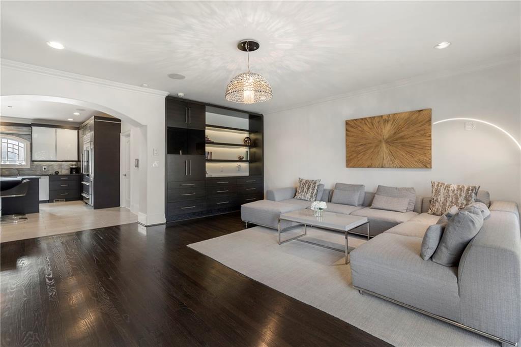 790 Glenairy Drive