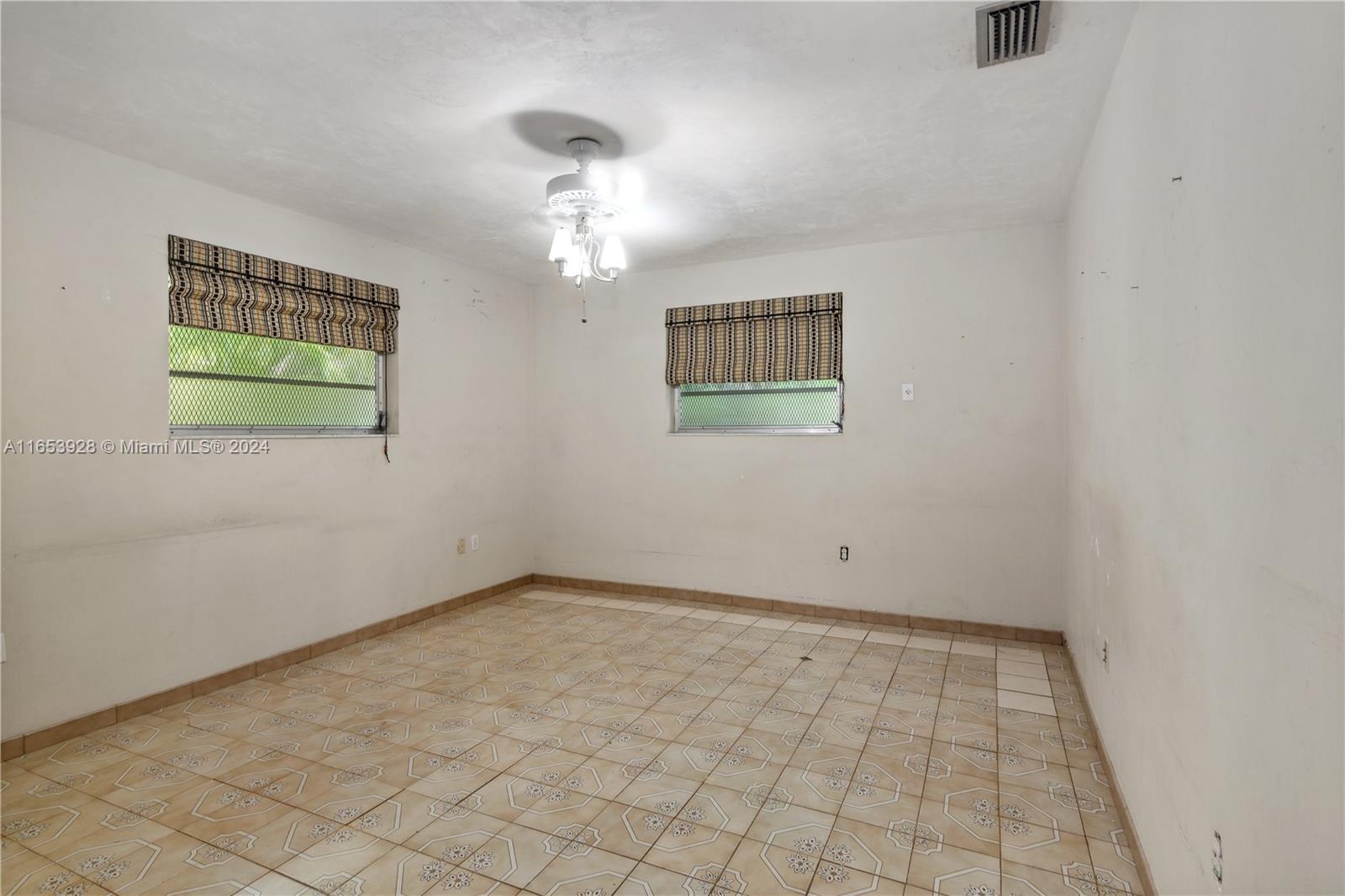 4390 SW 89th Ave