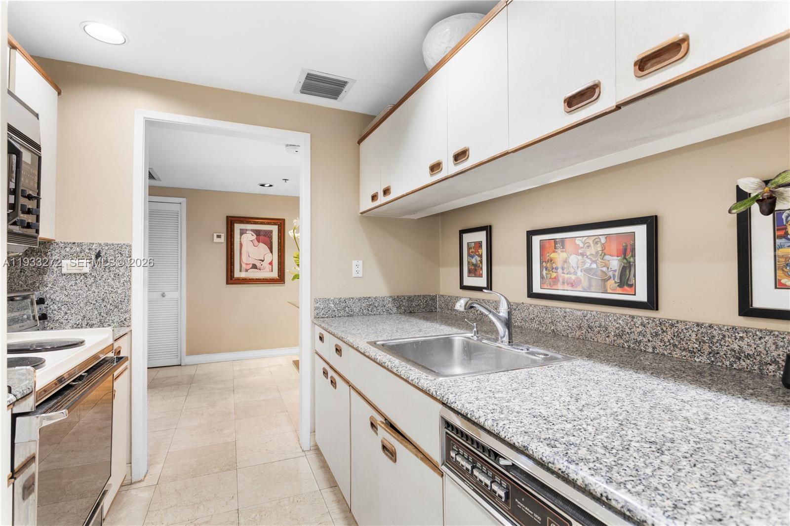 1581 Brickell Ave # 107