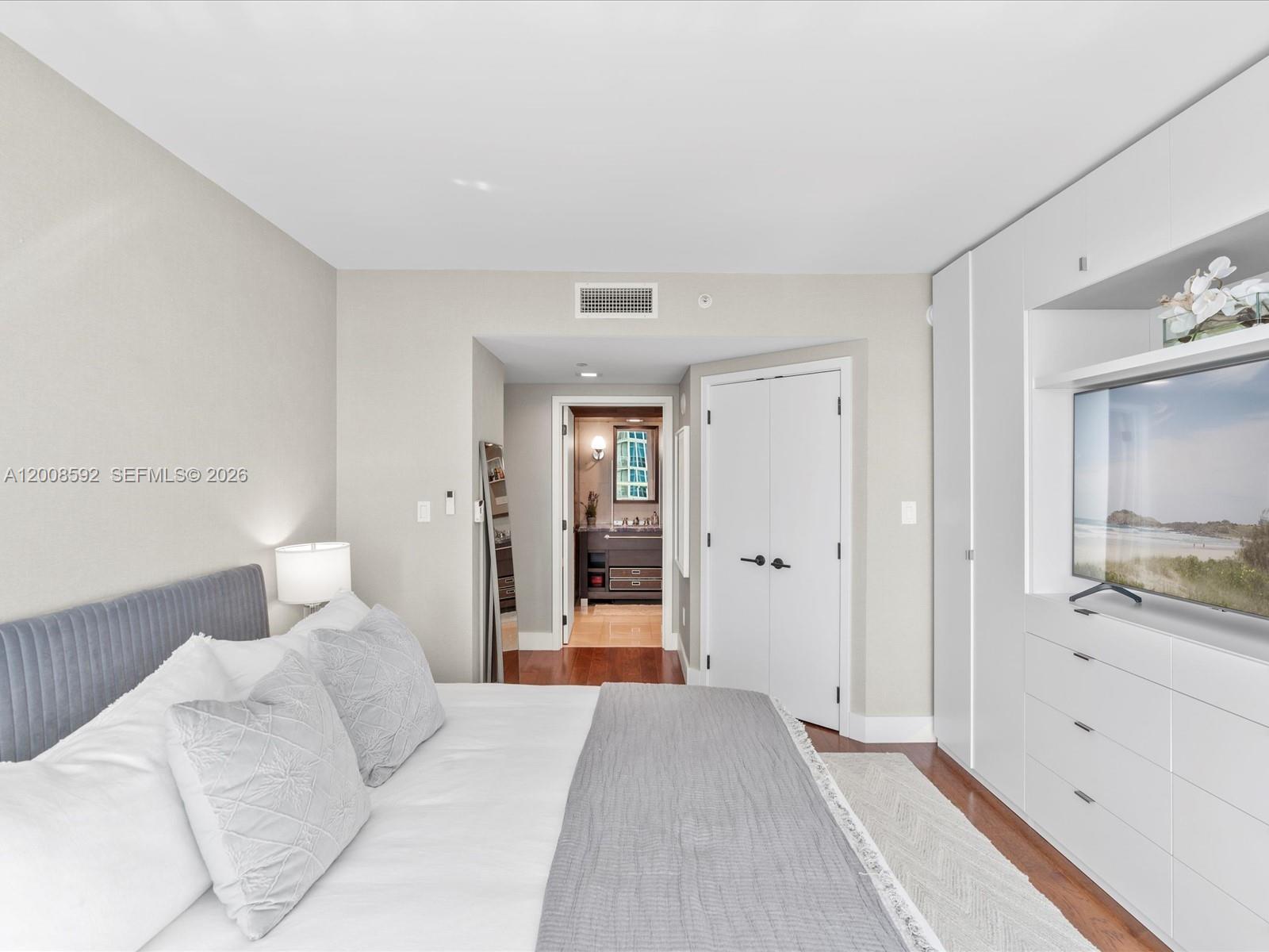 6801 Collins Ave # L Unit: 1402 Door 1412 L
