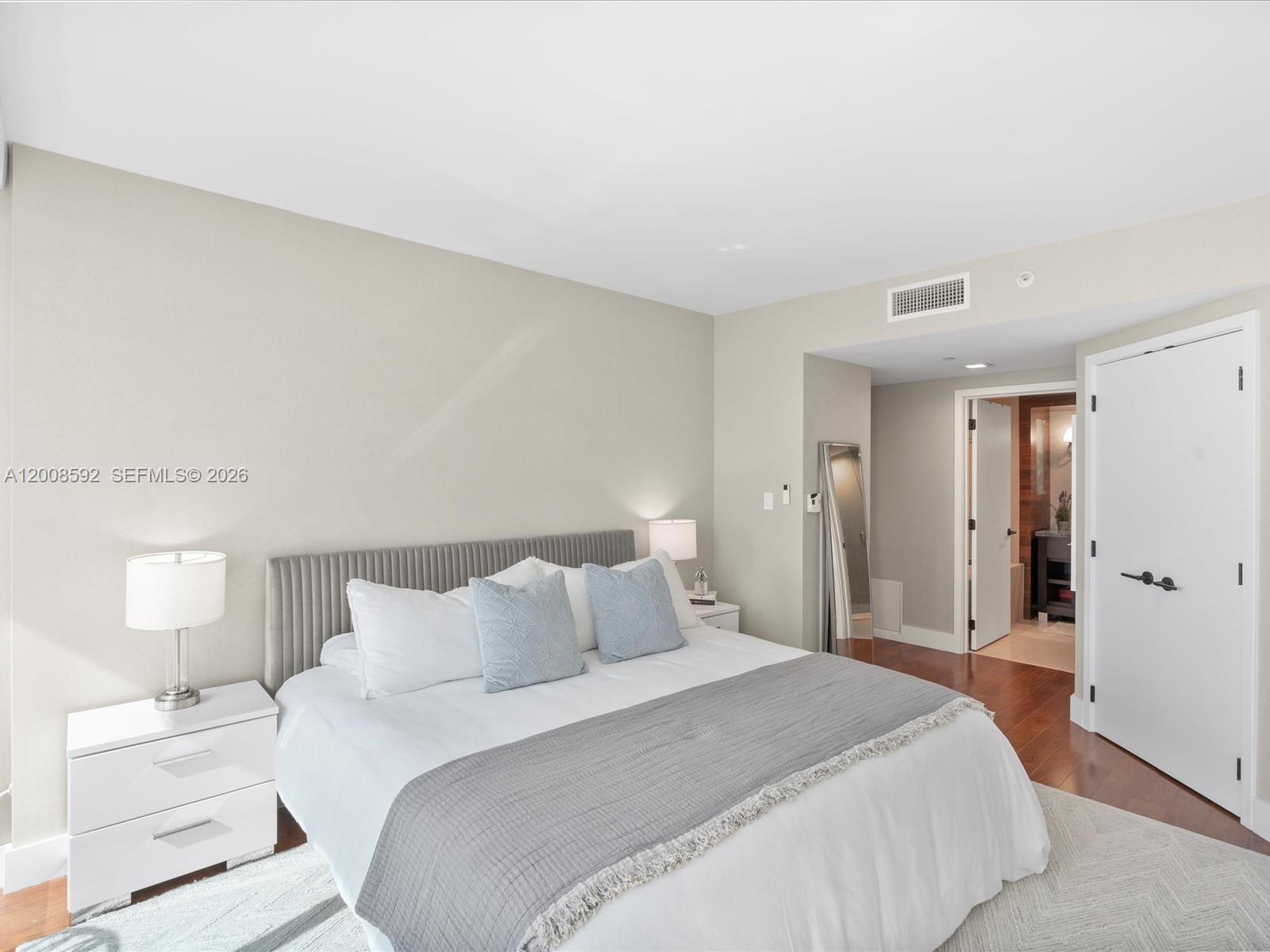6801 Collins Ave # L Unit: 1402 Door 1412 L