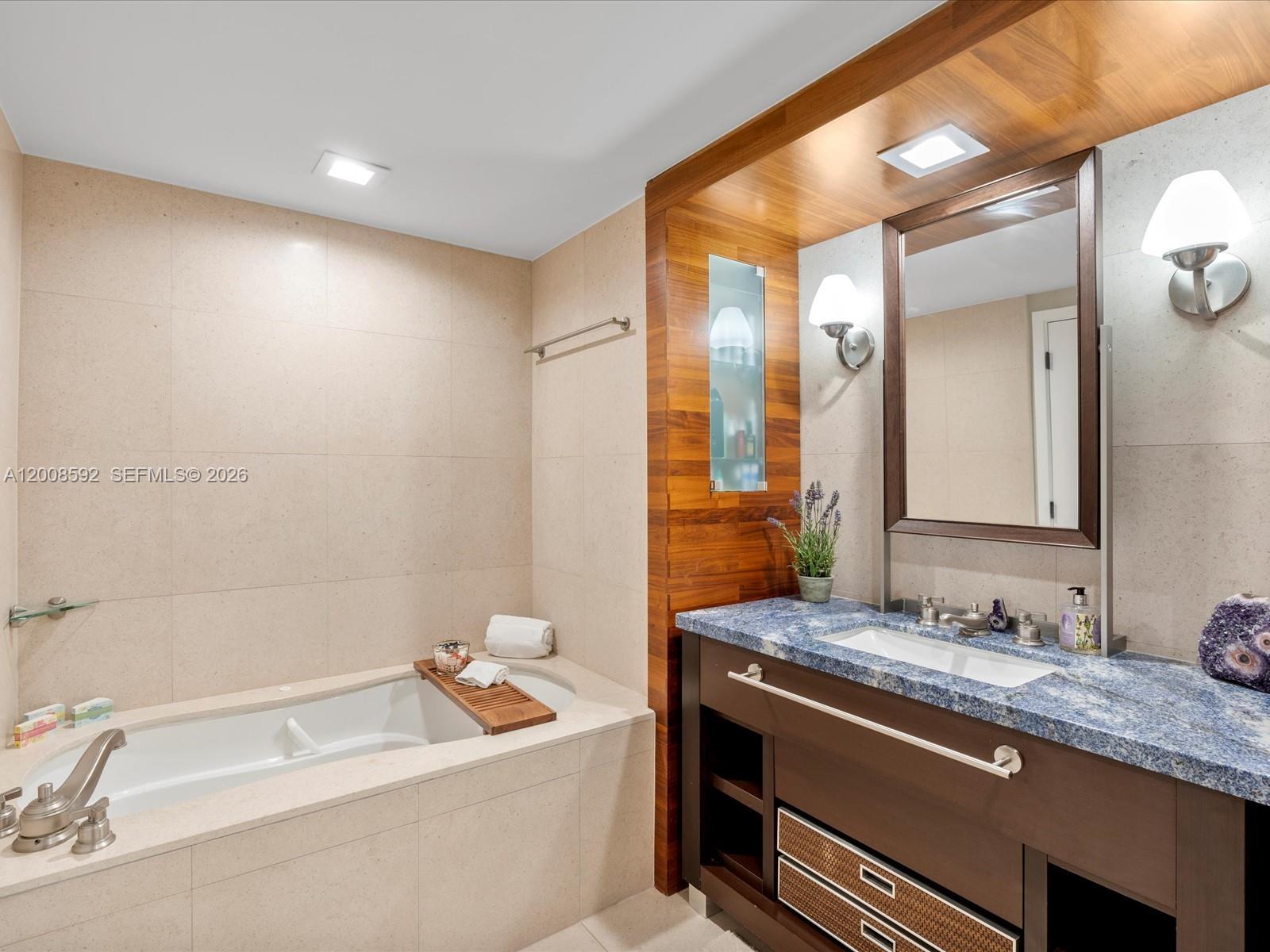 6801 Collins Ave # L Unit: 1402 Door 1412 L
