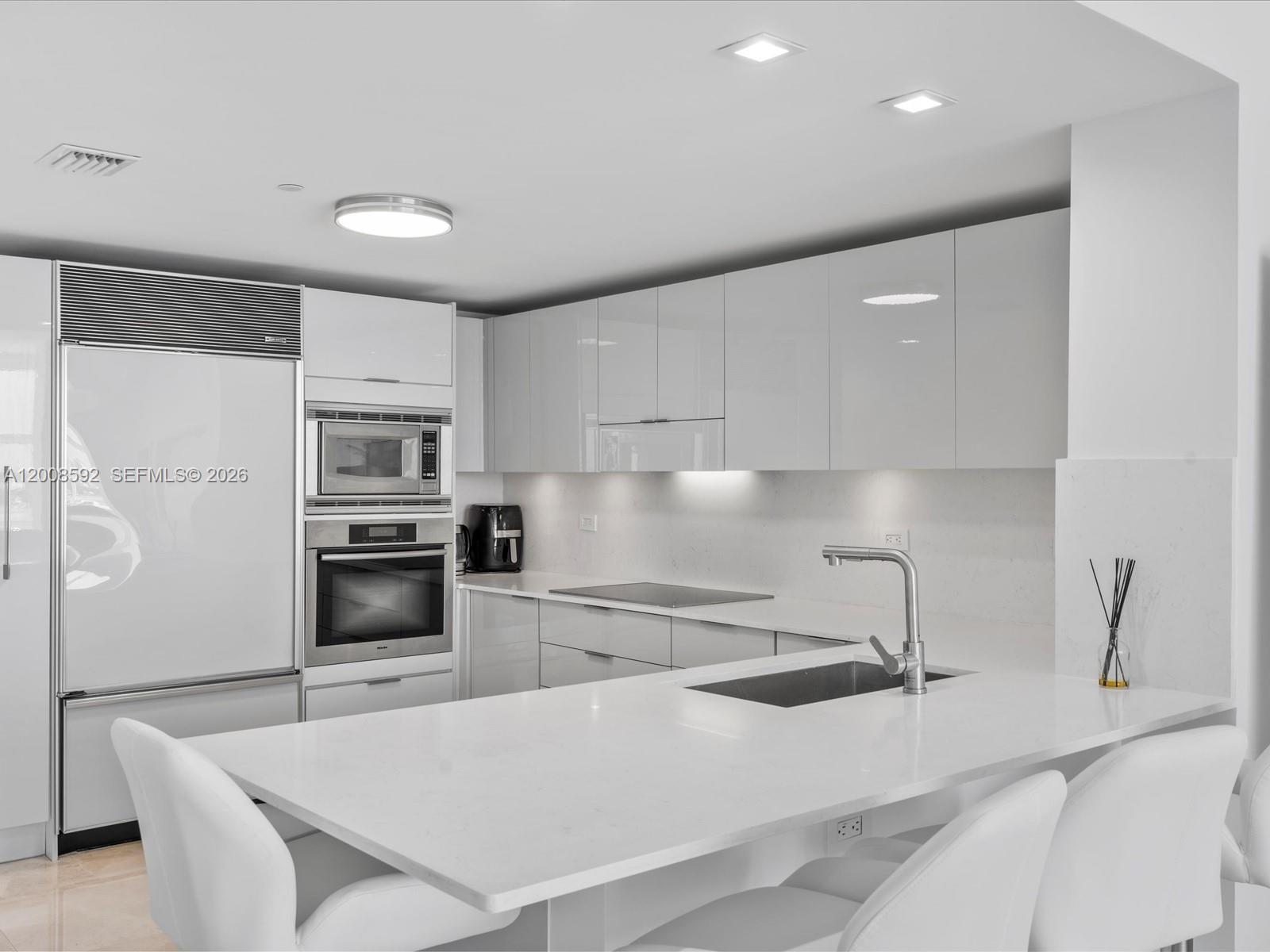 6801 Collins Ave # L Unit: 1402 Door 1412 L