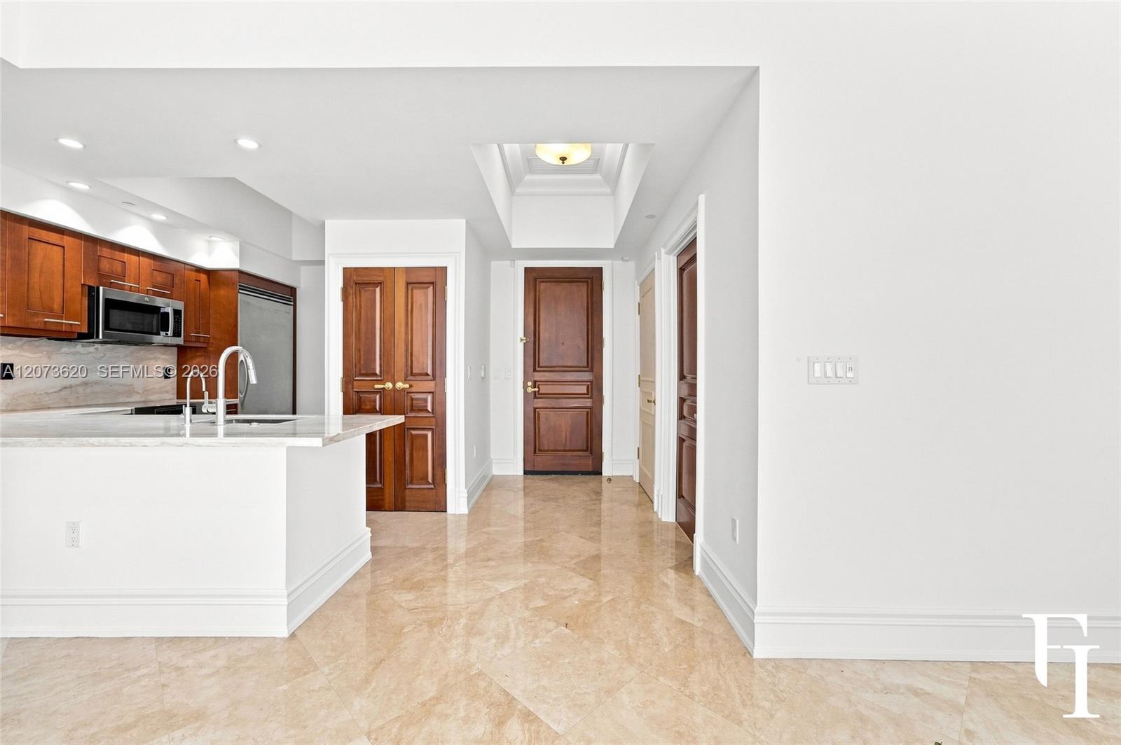 60 Edgewater Dr Unit: East