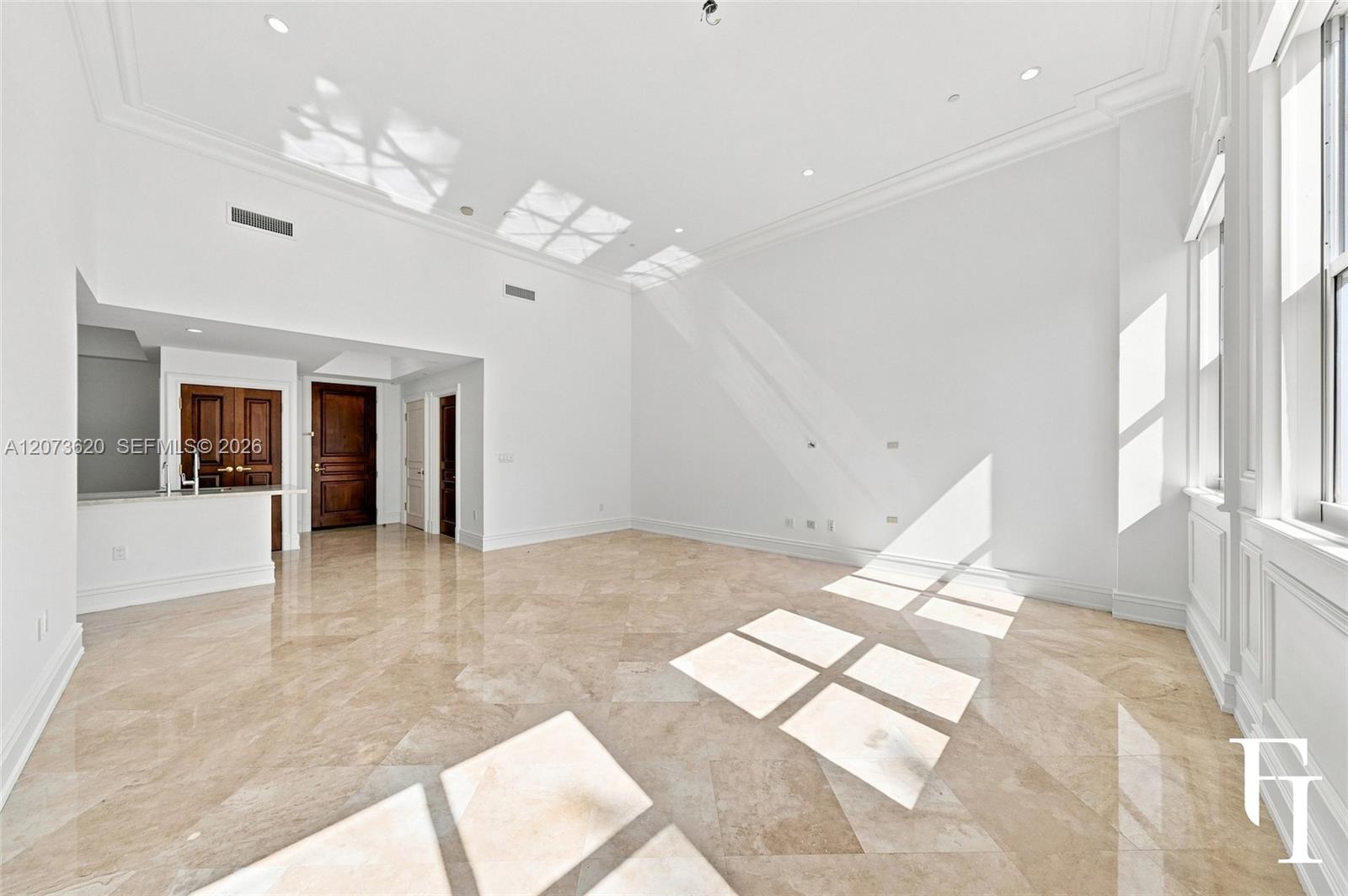 60 Edgewater Dr Unit: East