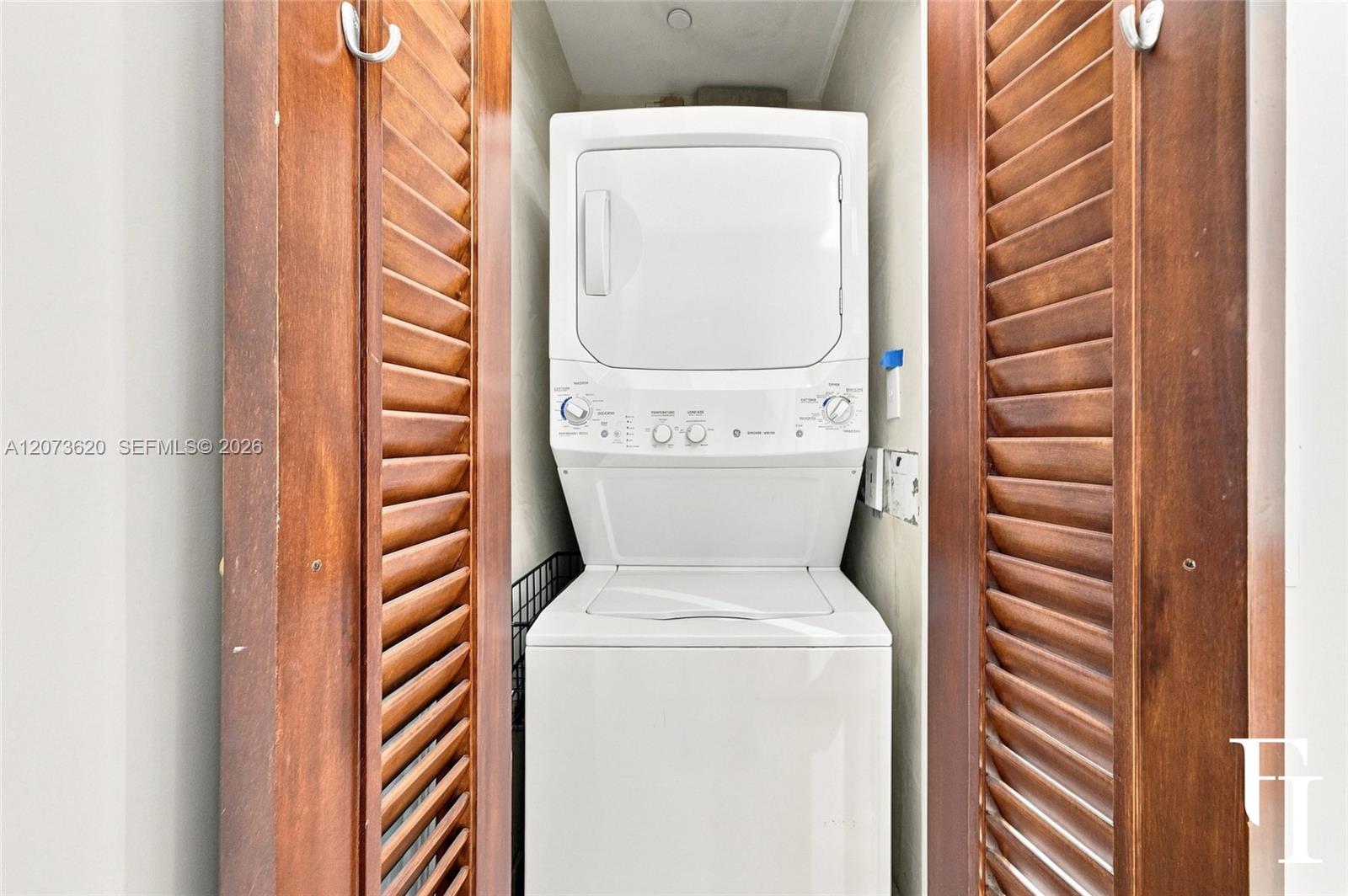 60 Edgewater Dr Unit: East