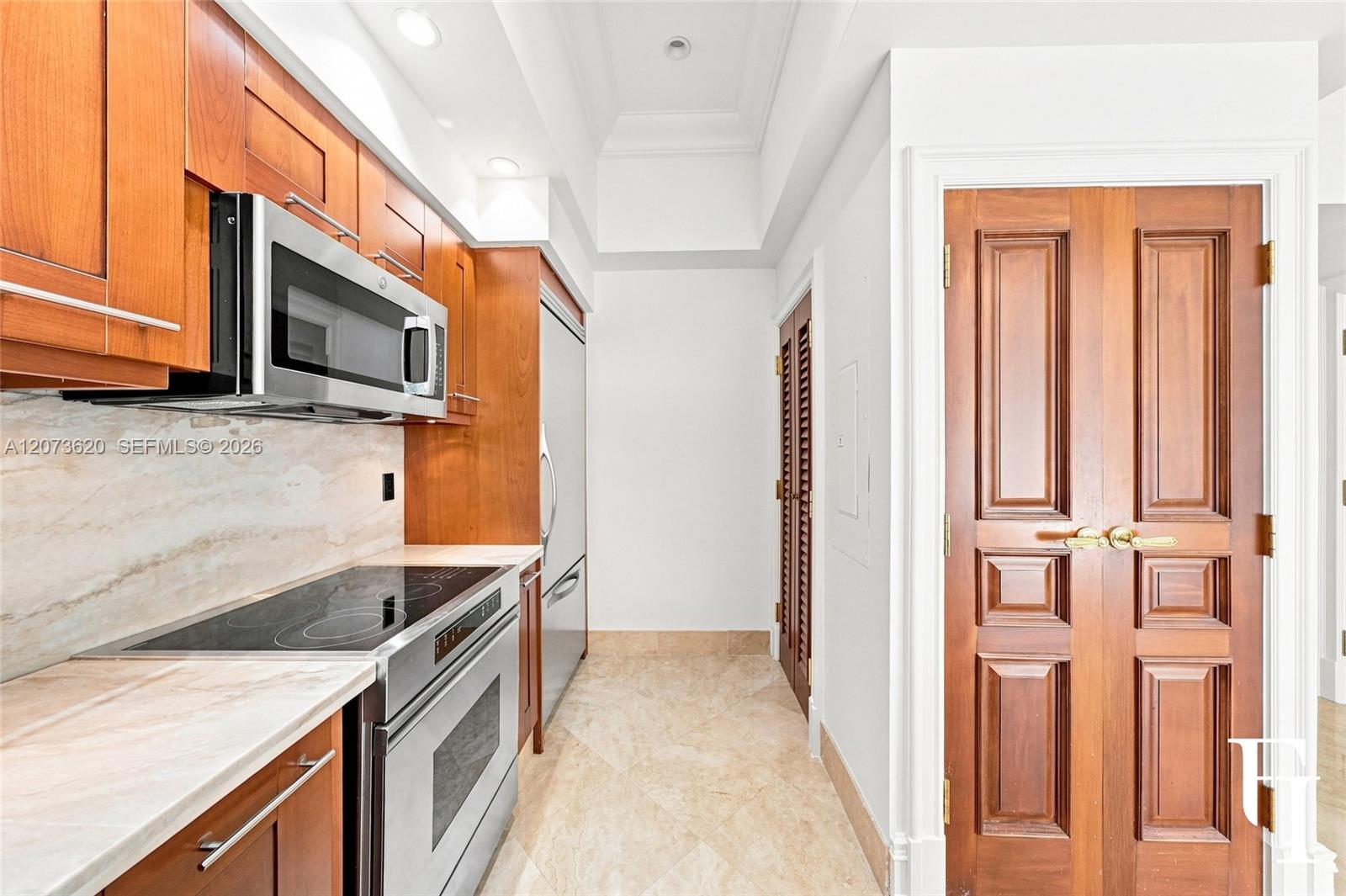60 Edgewater Dr Unit: East