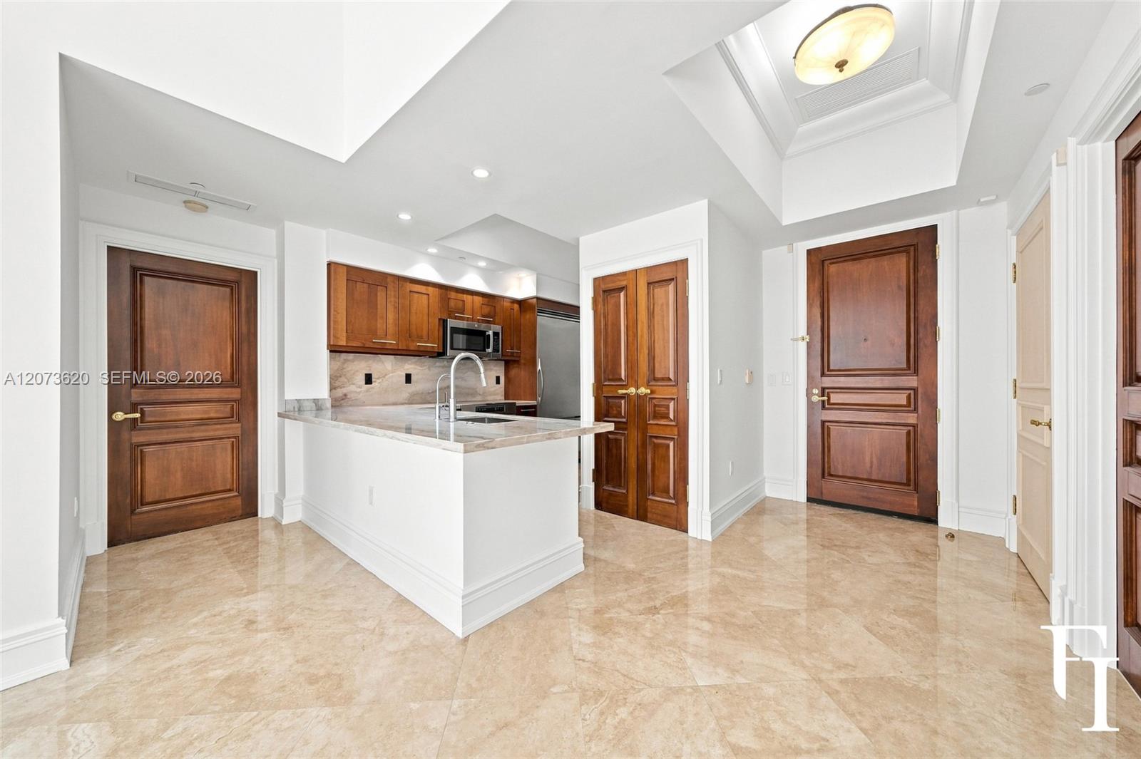 60 Edgewater Dr Unit: East