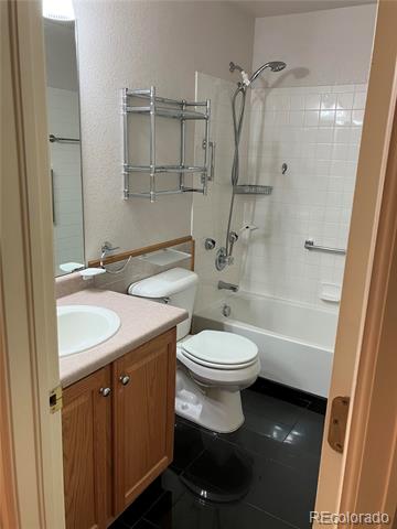 3225 S Indiana Street S Unit: 3225