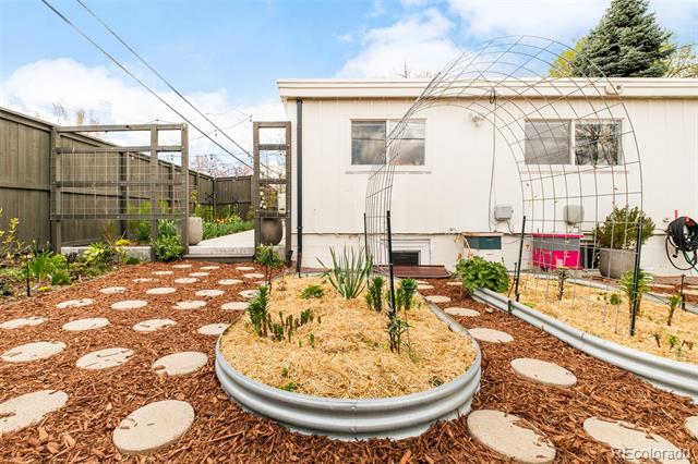 1884 S Ivy Street