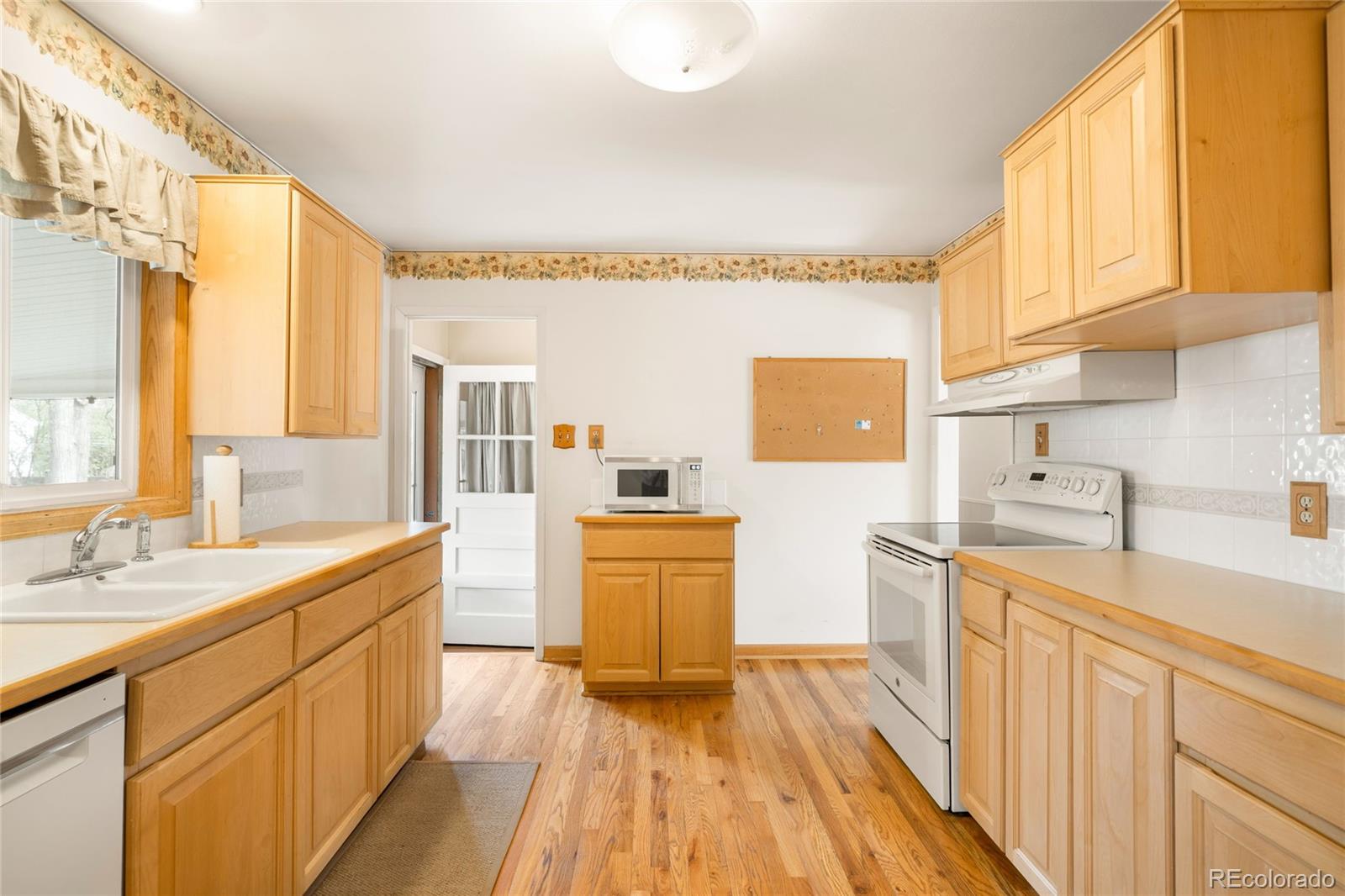 1773 S Leyden Street