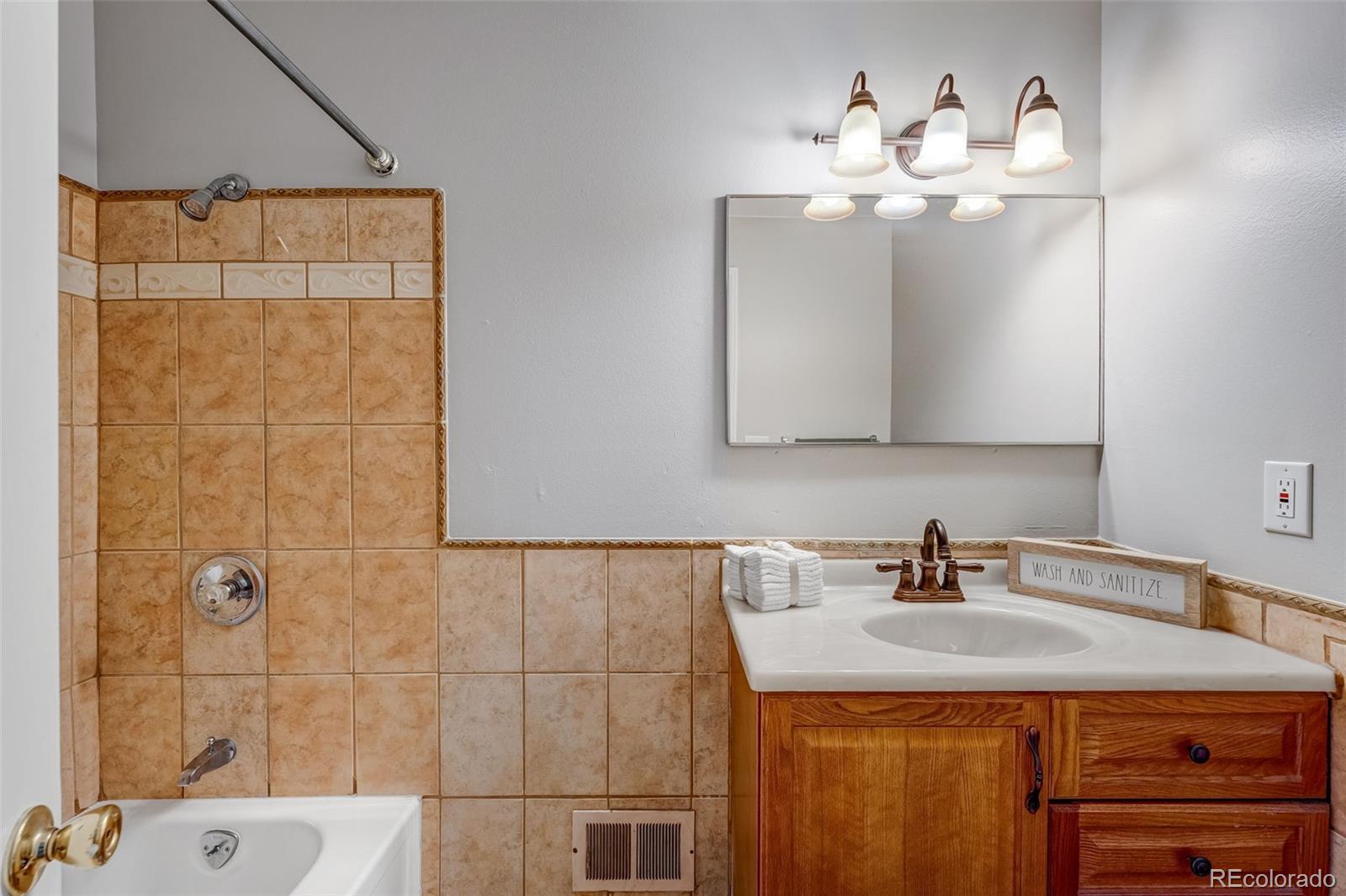 4660 E Briarwood Place