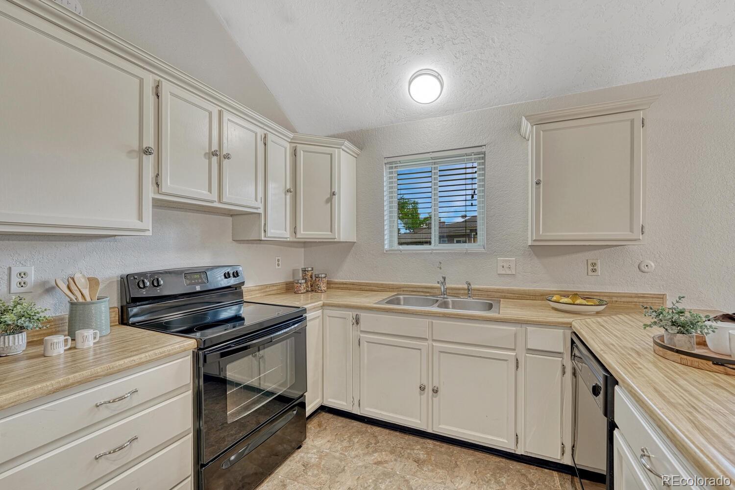 2949 W Rowland Place