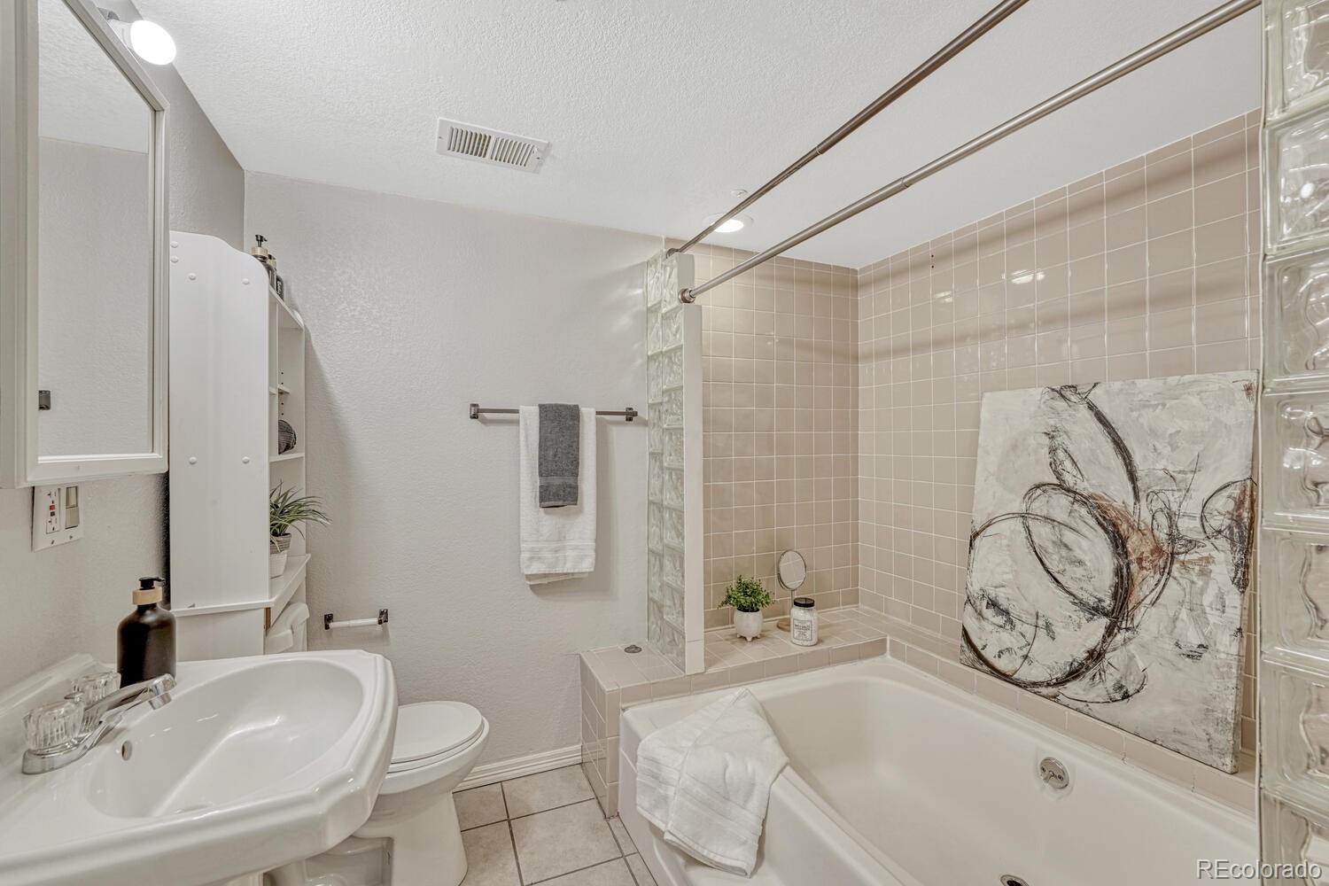 2949 W Rowland Place