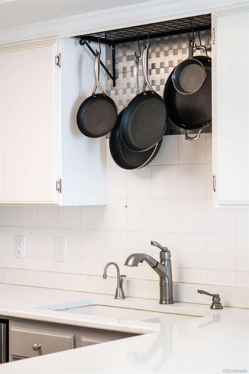 2546 E Easter Avenue