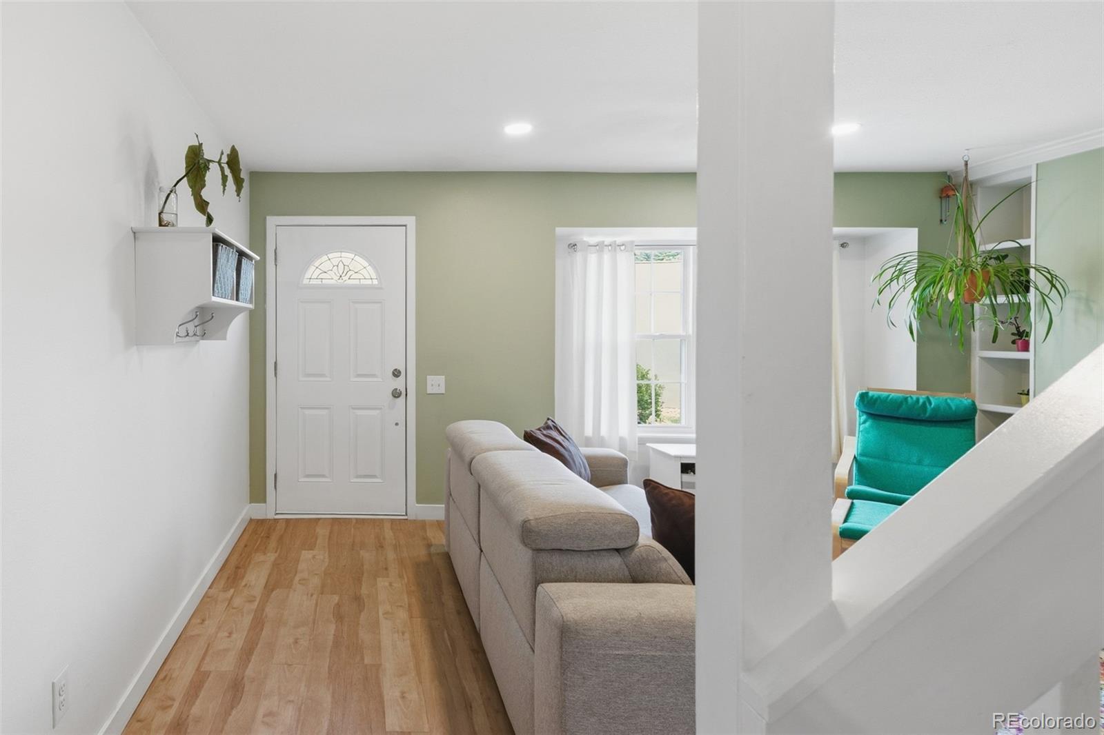 2546 E Easter Avenue