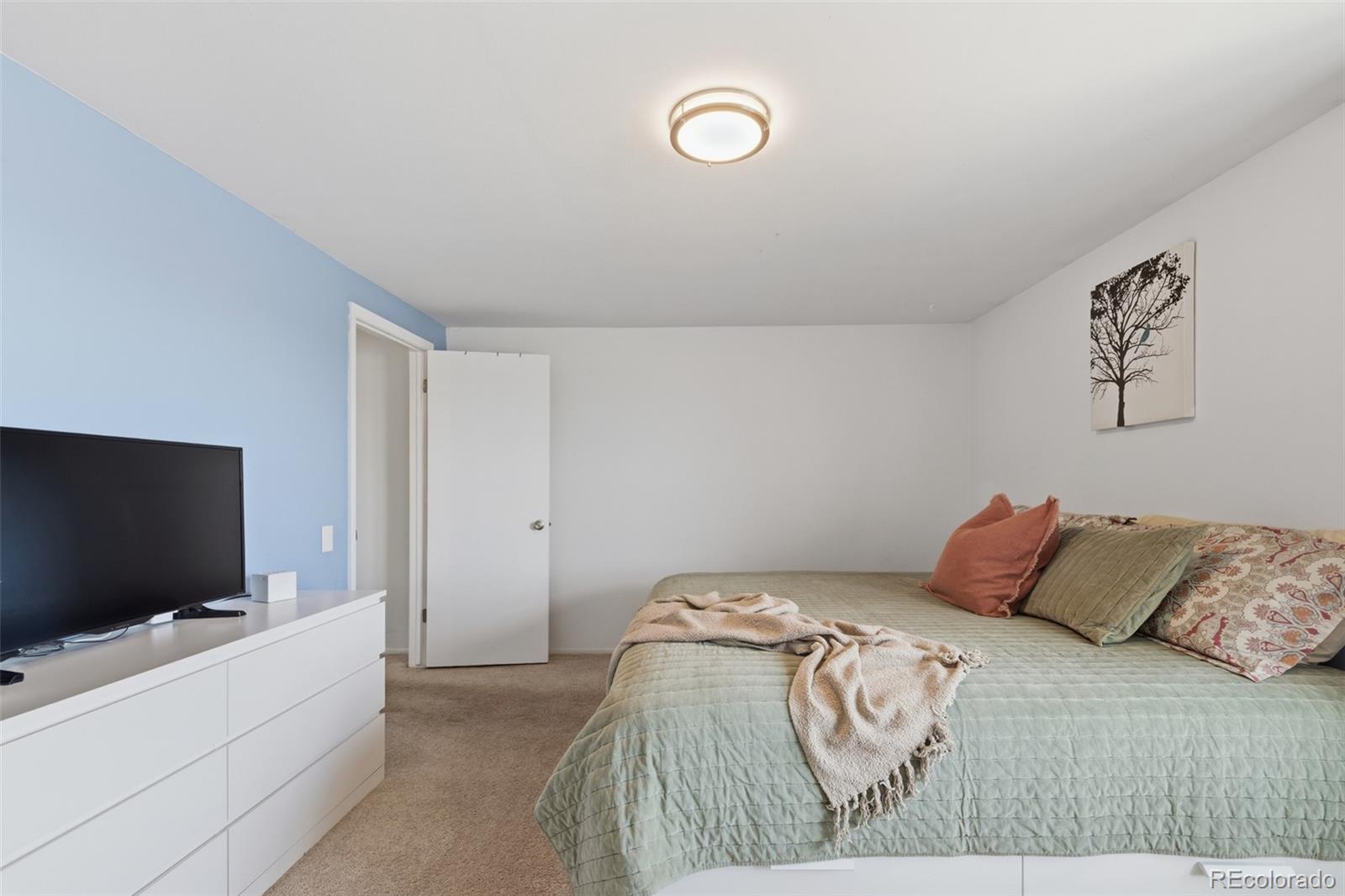 2546 E Easter Avenue