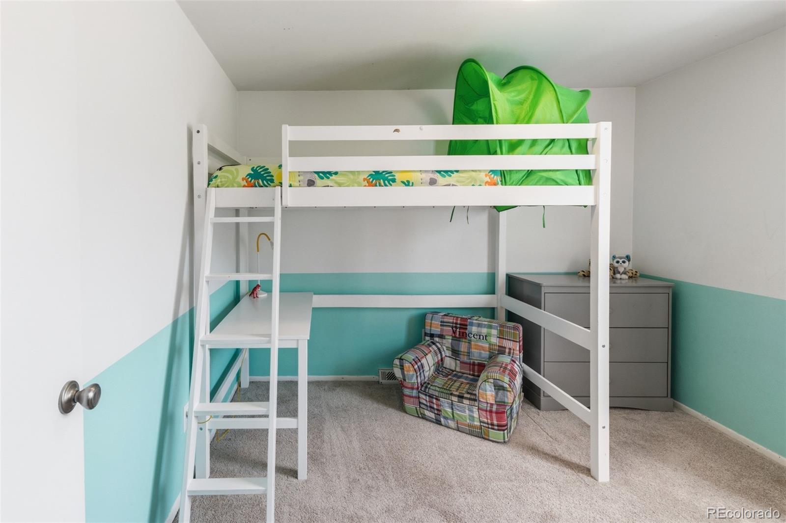 2546 E Easter Avenue