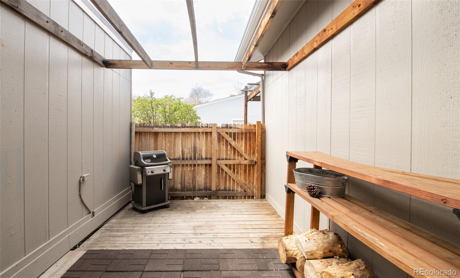 2546 E Easter Avenue