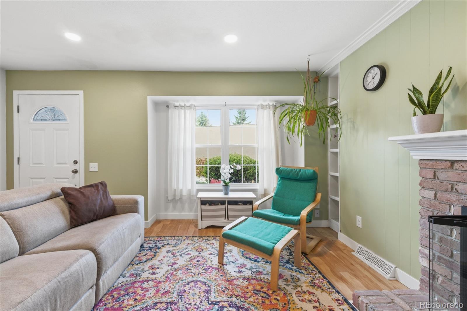 2546 E Easter Avenue