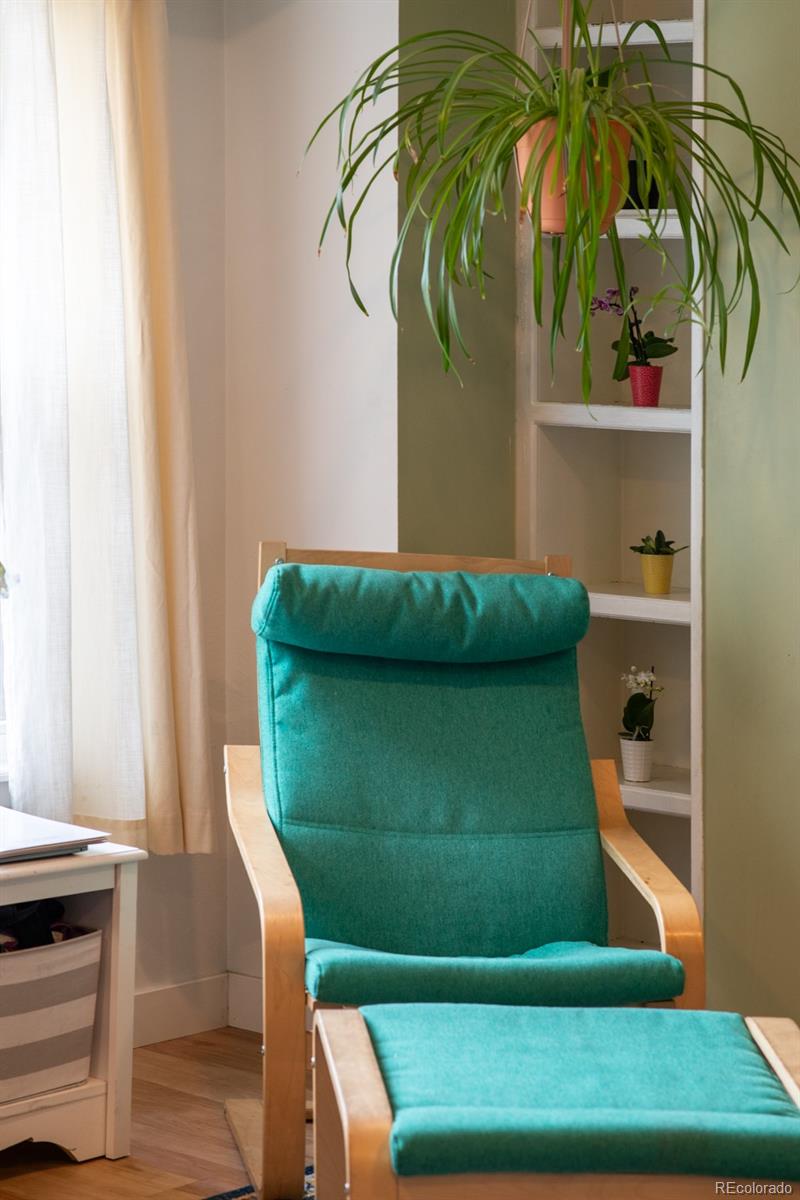 2546 E Easter Avenue