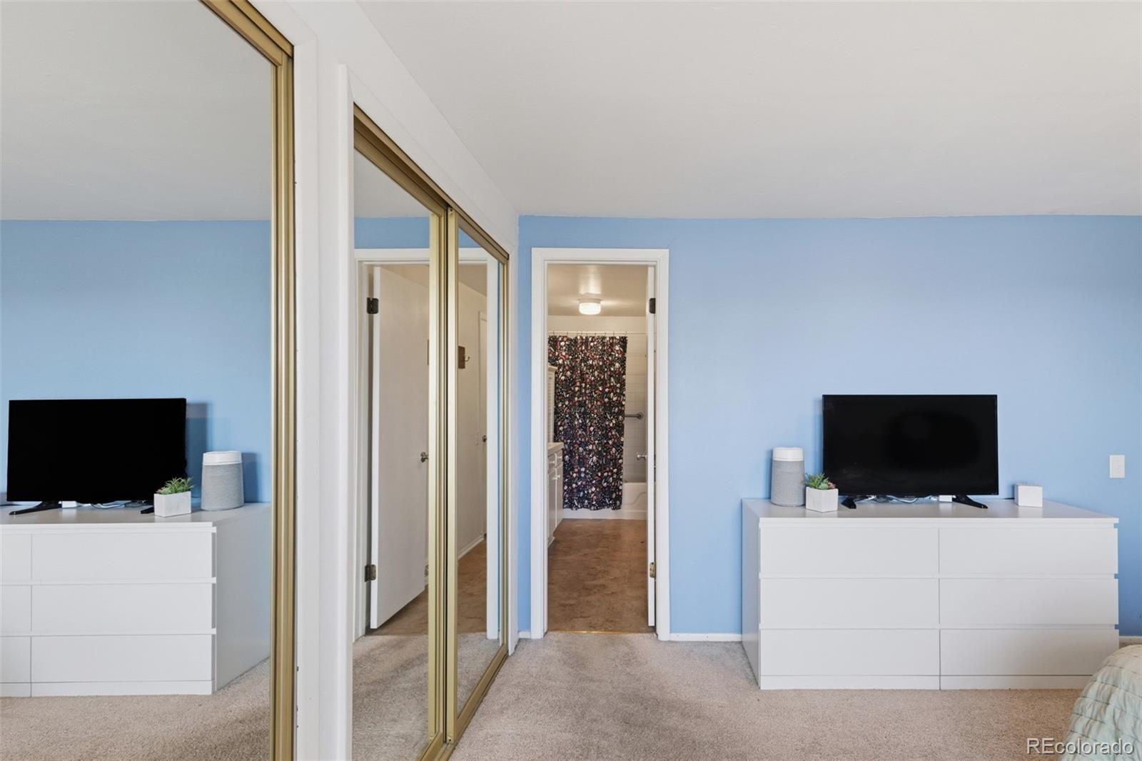 2546 E Easter Avenue