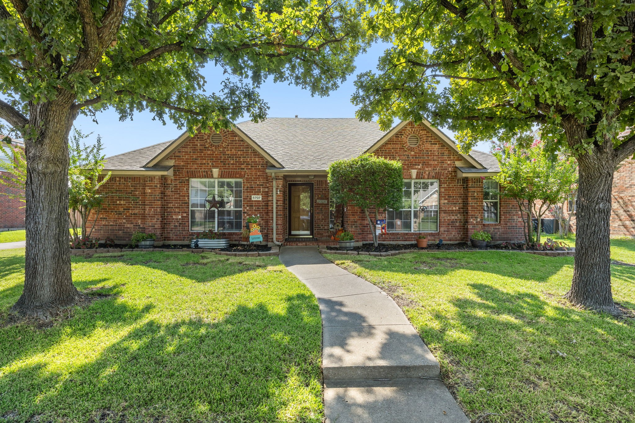 6707 Foxglove Trail