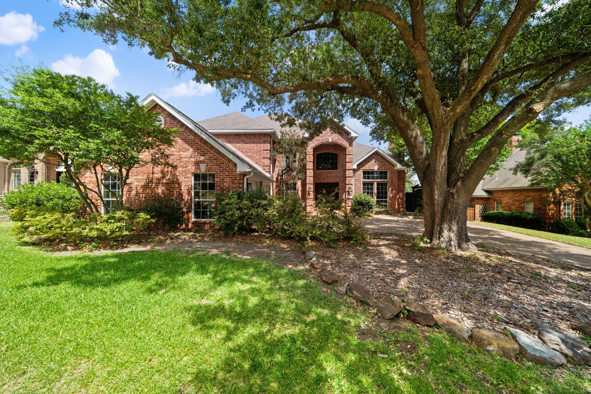 917 Hills Creek Drive