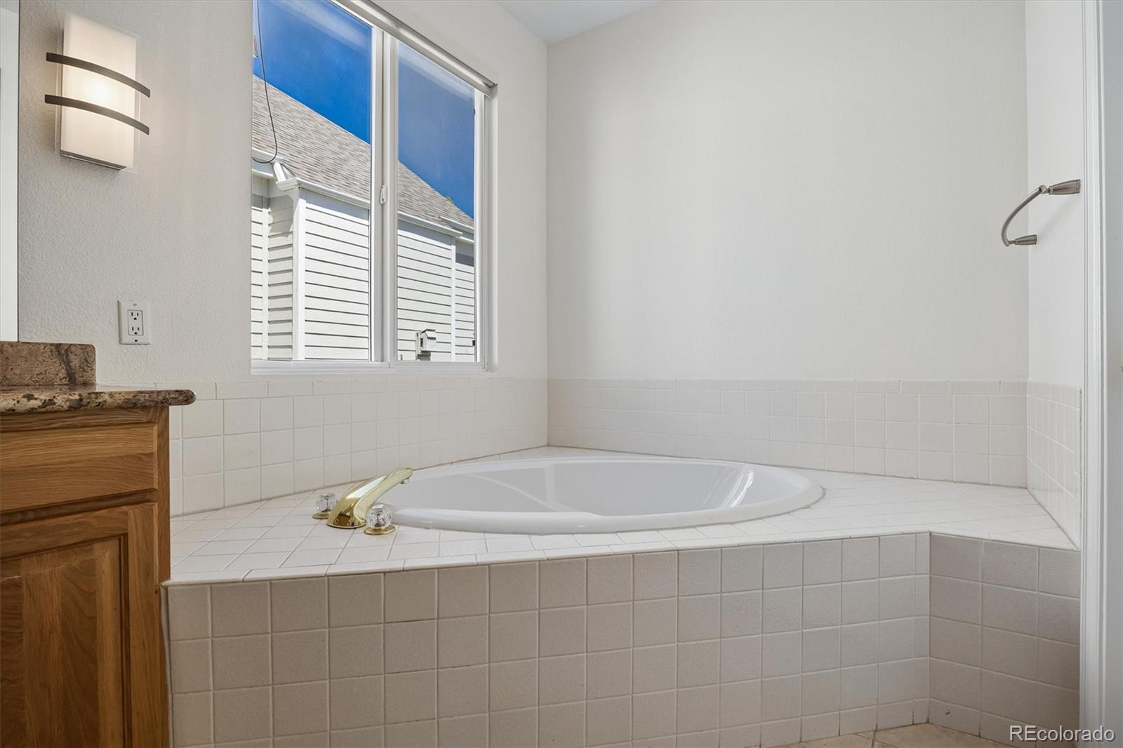 1011 S Valentia Street Unit: 20