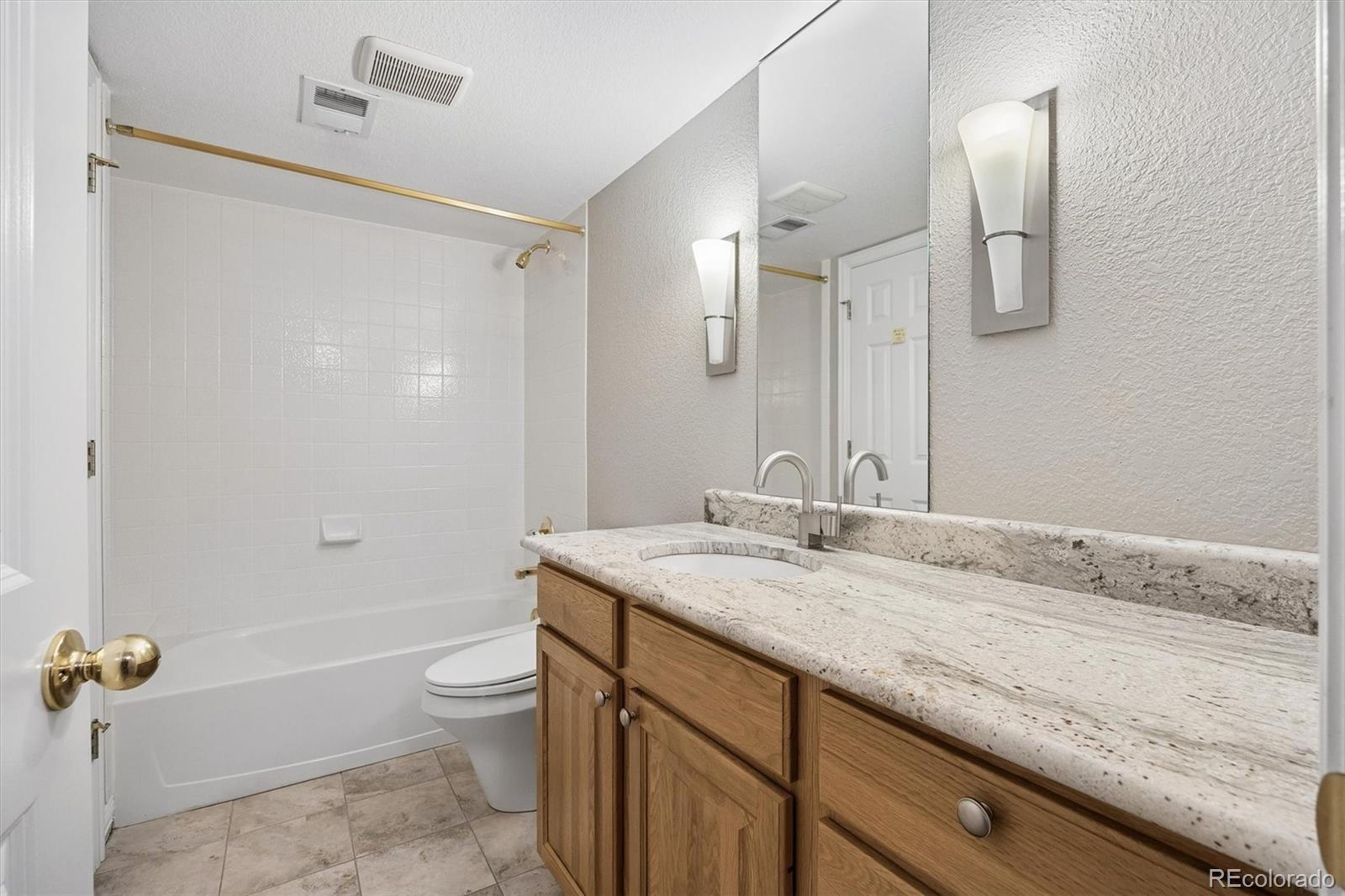 1011 S Valentia Street Unit: 20