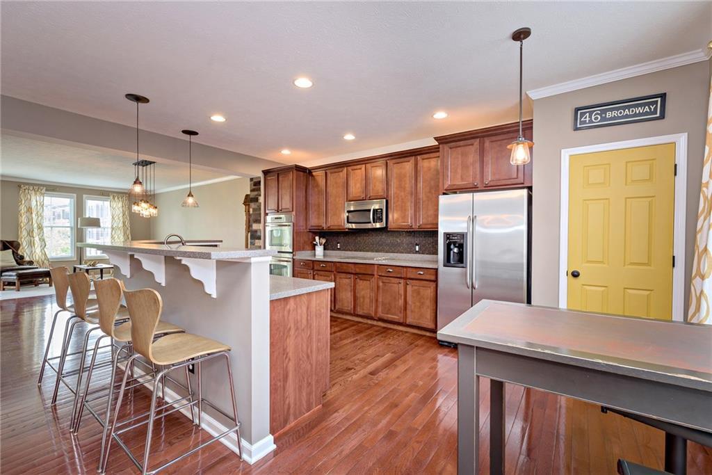 2554 Congress Street