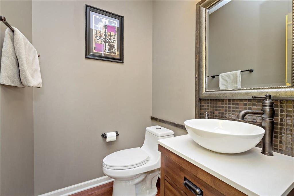 2554 Congress Street