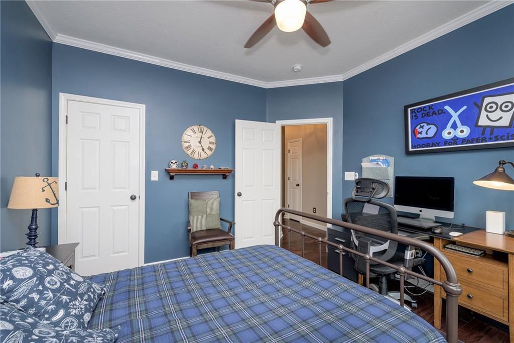 2554 Congress Street