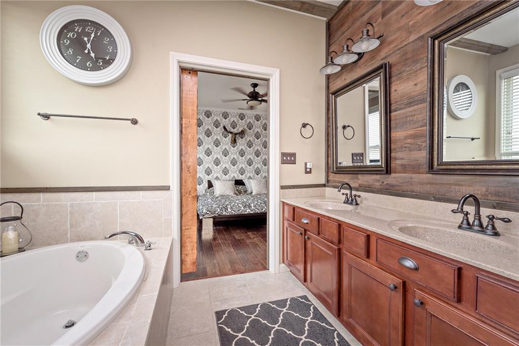 2554 Congress Street