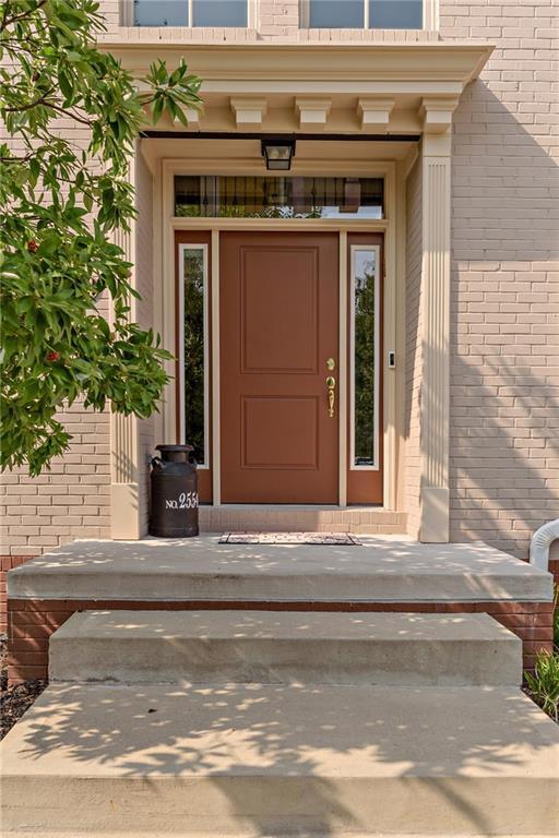 2554 Congress Street