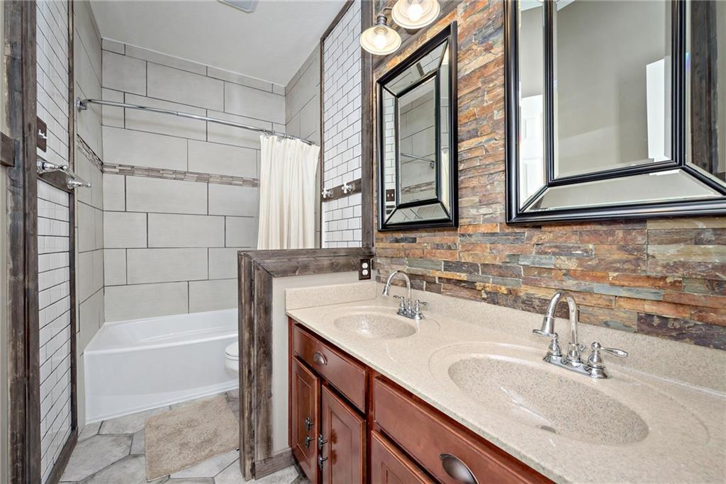 2554 Congress Street