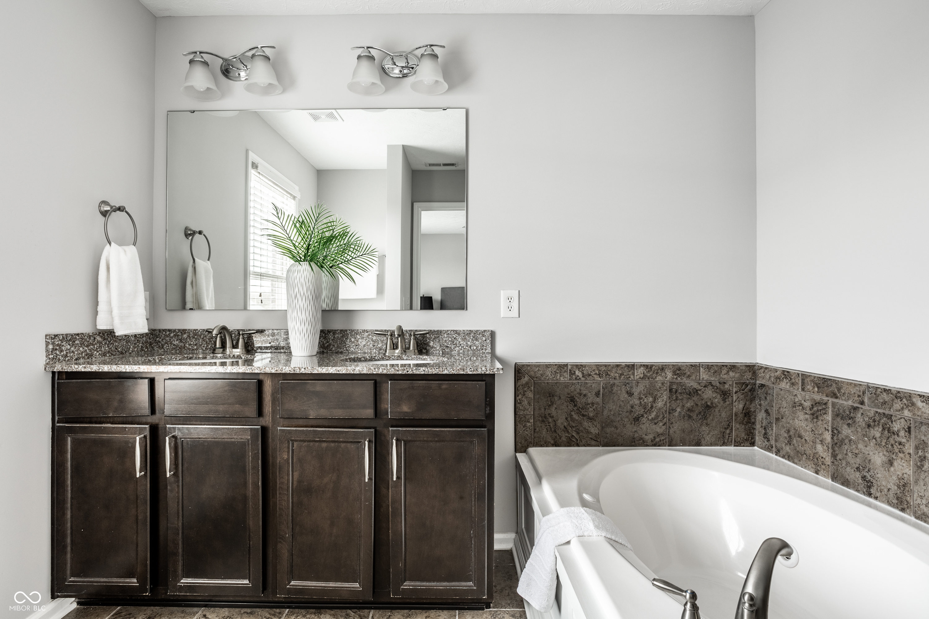 12711 Vanderhorst Street