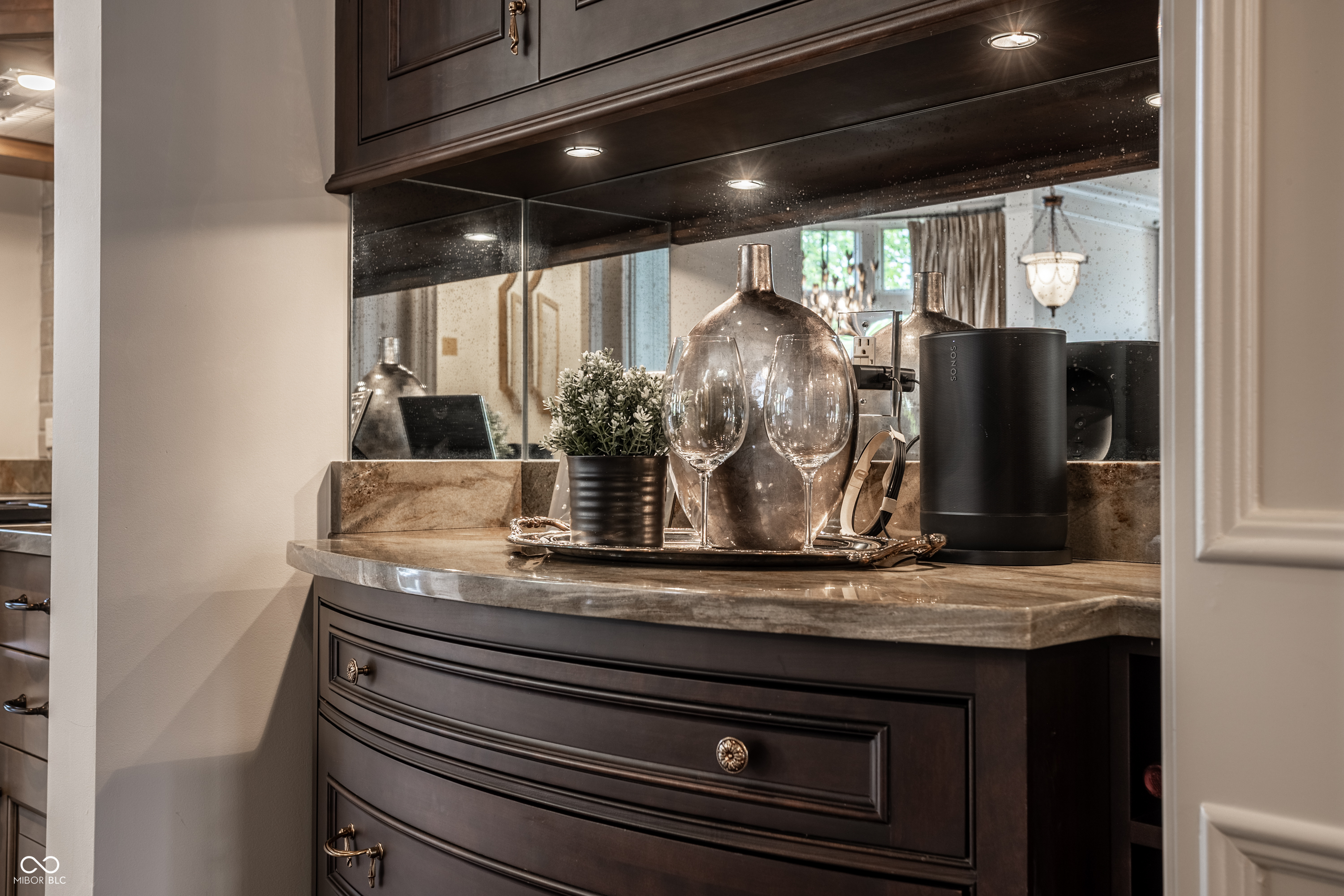 1894 Rhettsbury Street