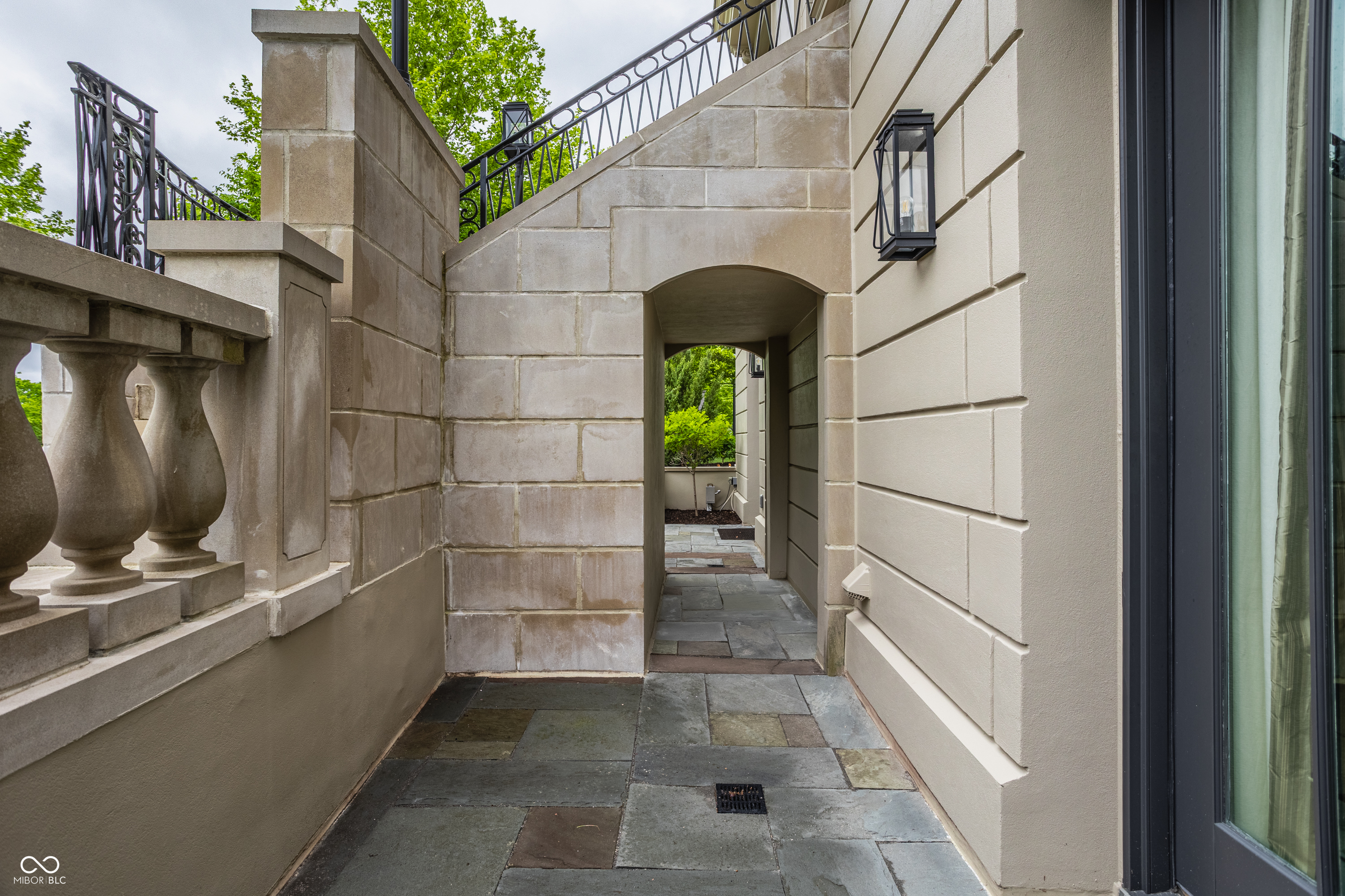 1894 Rhettsbury Street