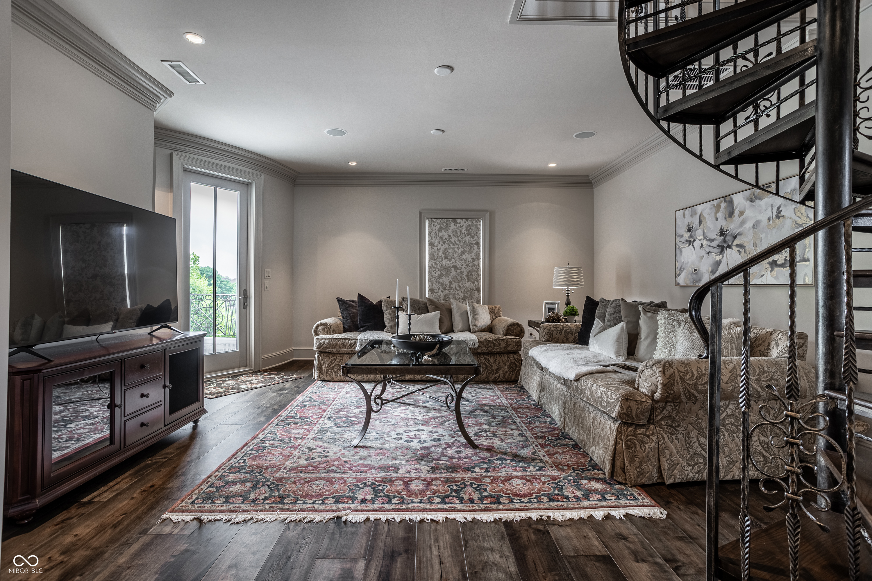 1894 Rhettsbury Street