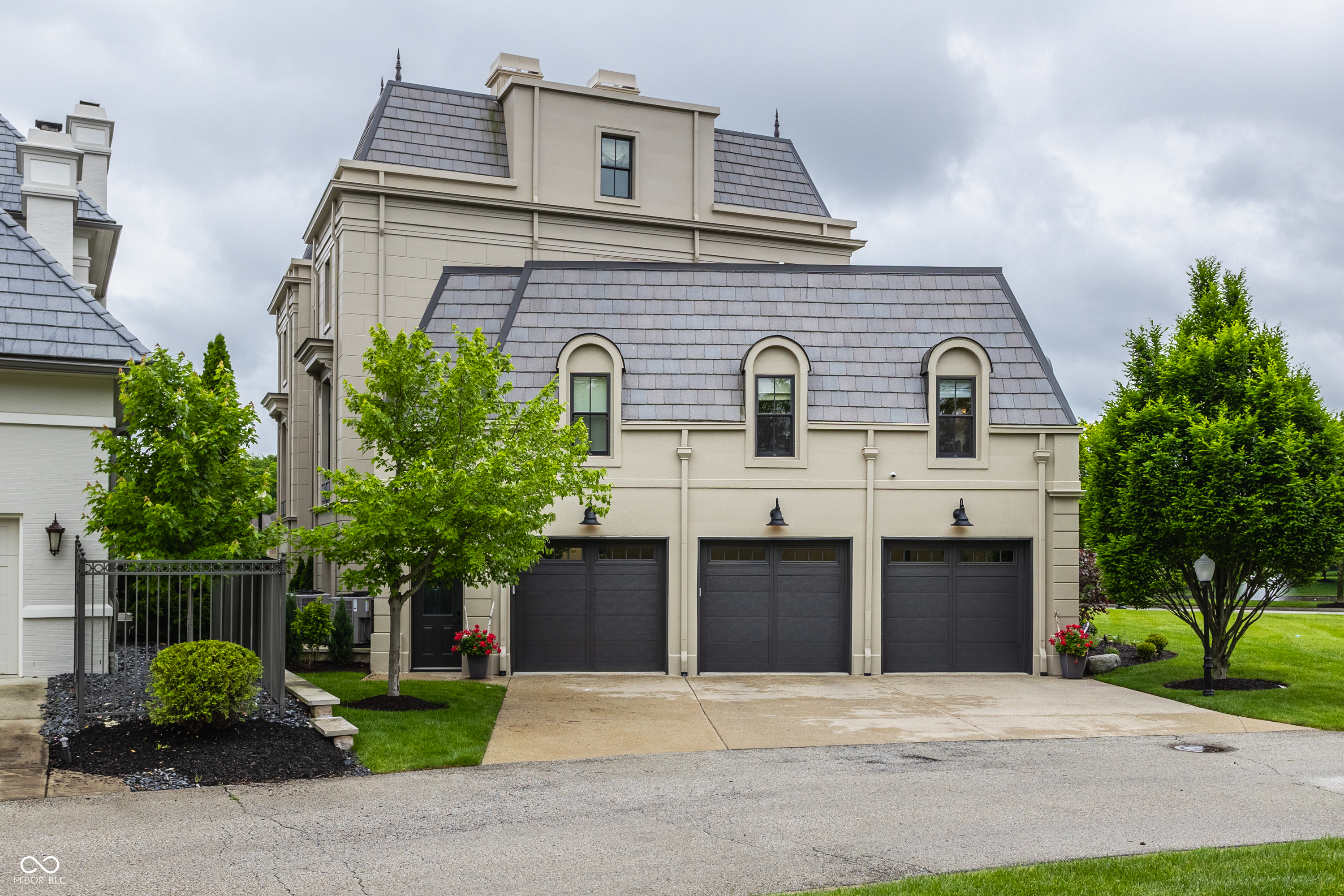 1894 Rhettsbury Street