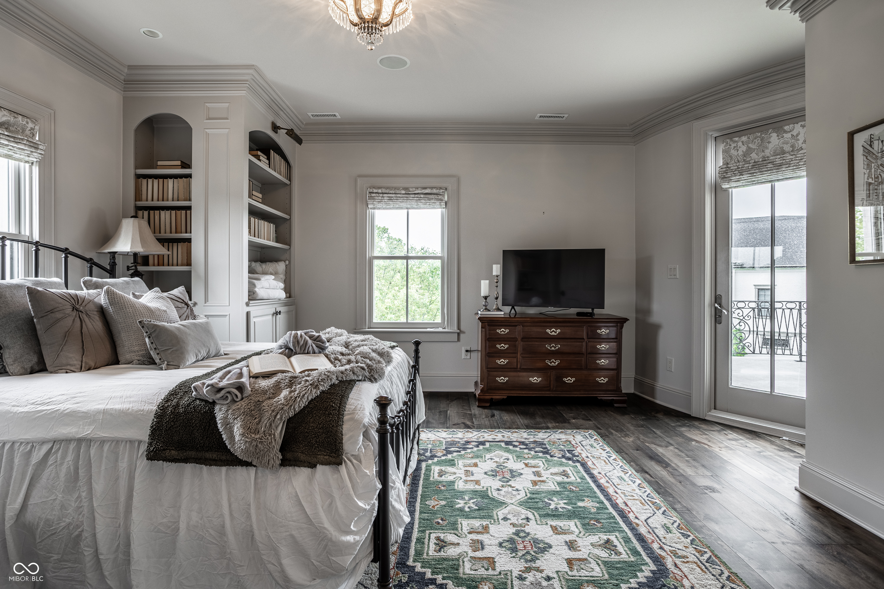 1894 Rhettsbury Street