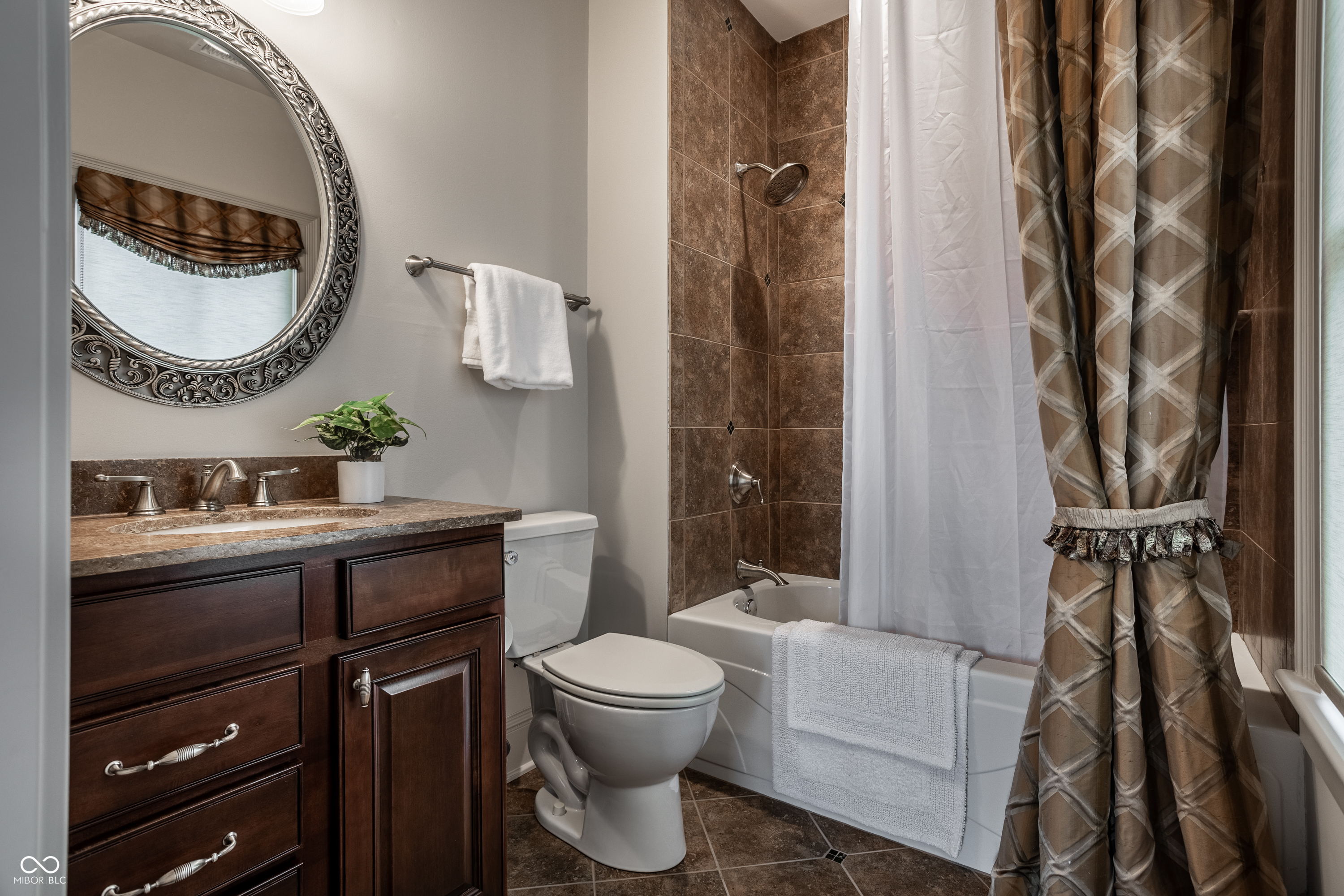 1894 Rhettsbury Street