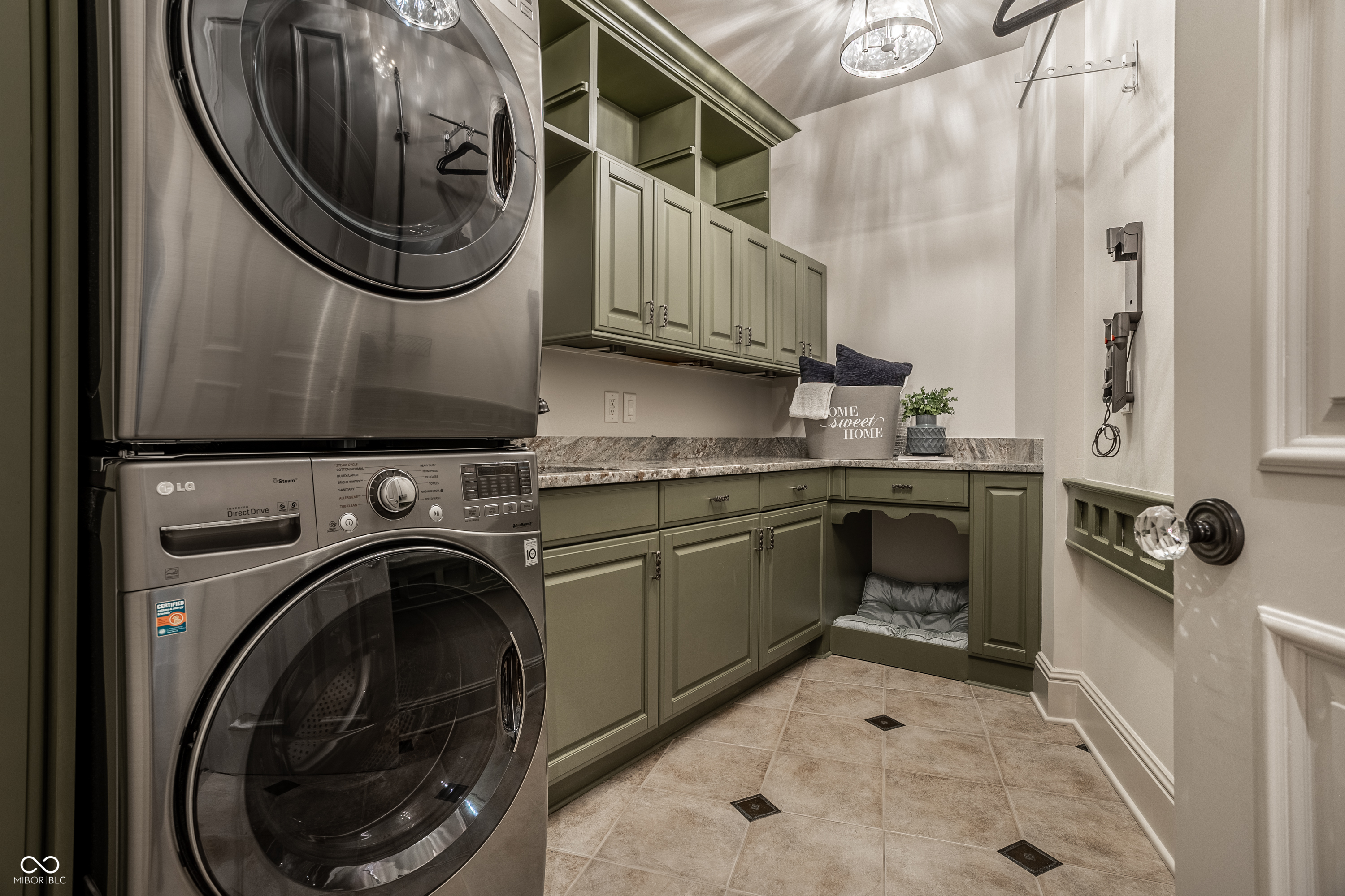 1894 Rhettsbury Street