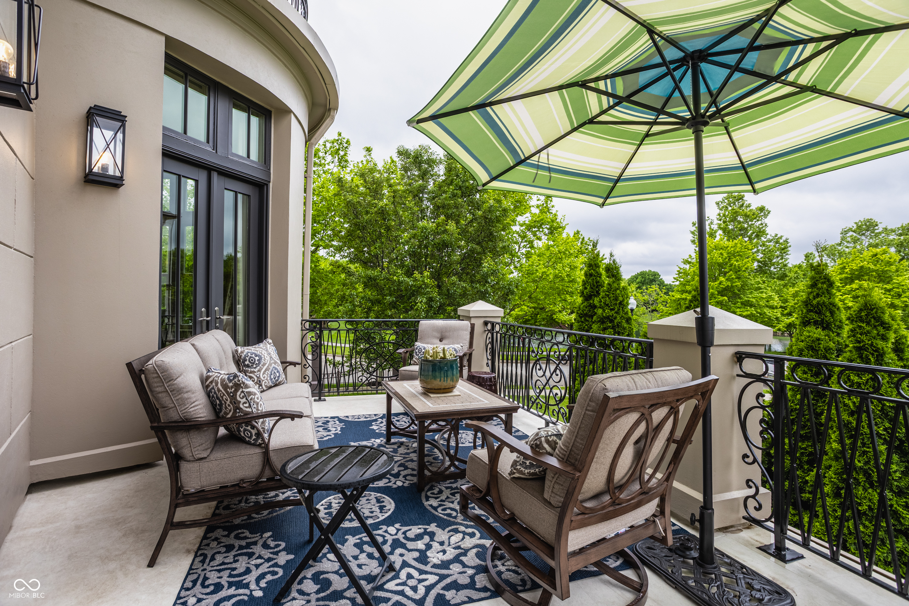 1894 Rhettsbury Street