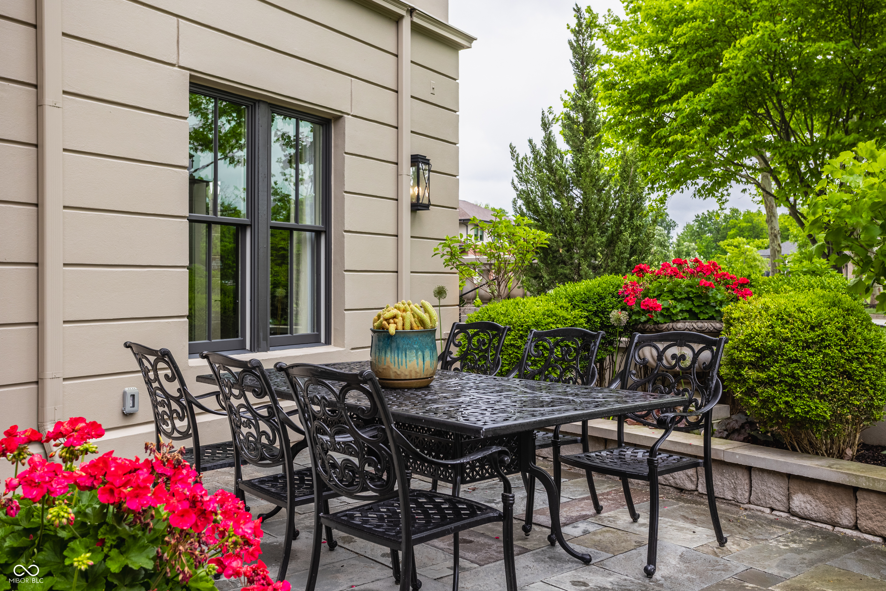 1894 Rhettsbury Street