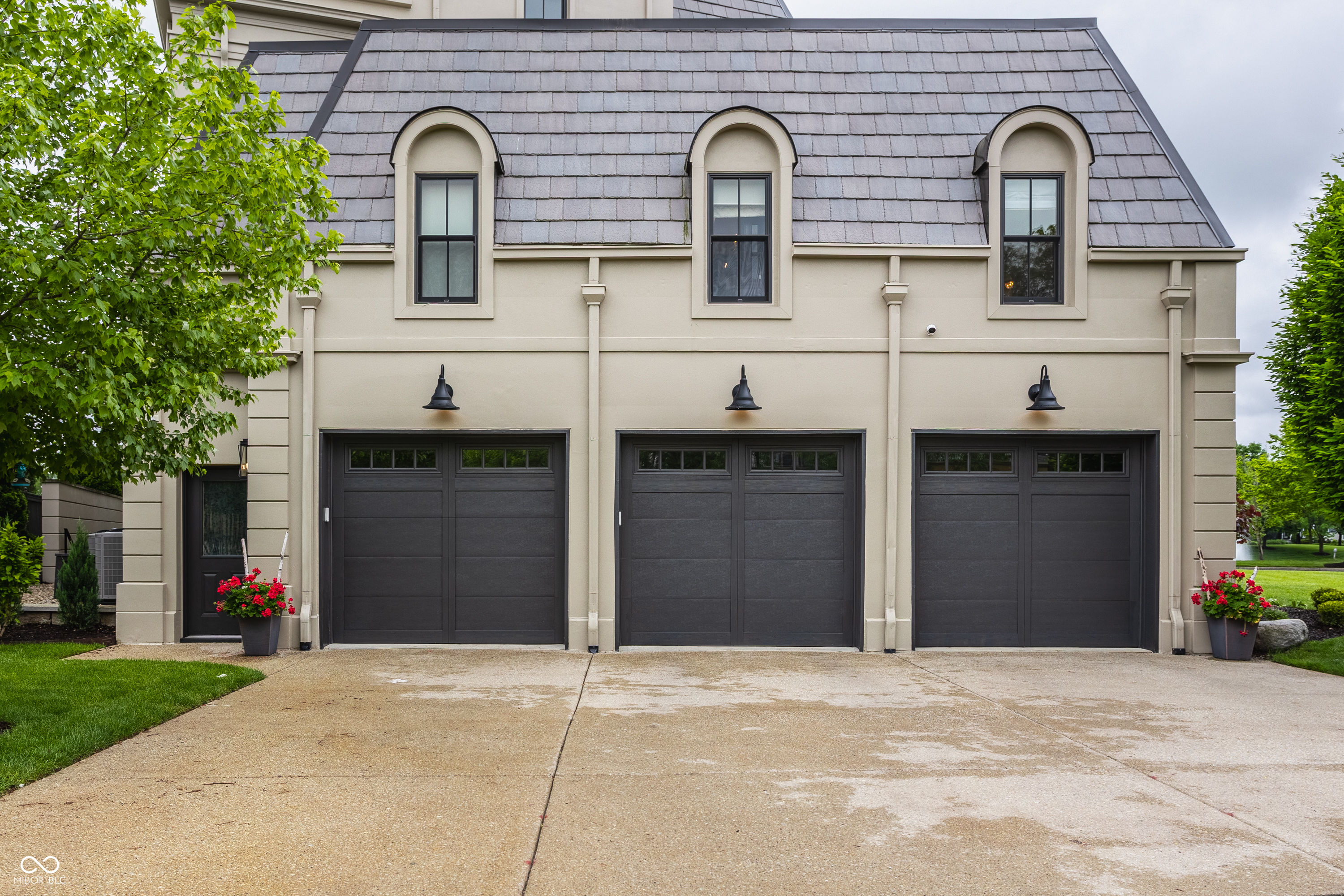 1894 Rhettsbury Street