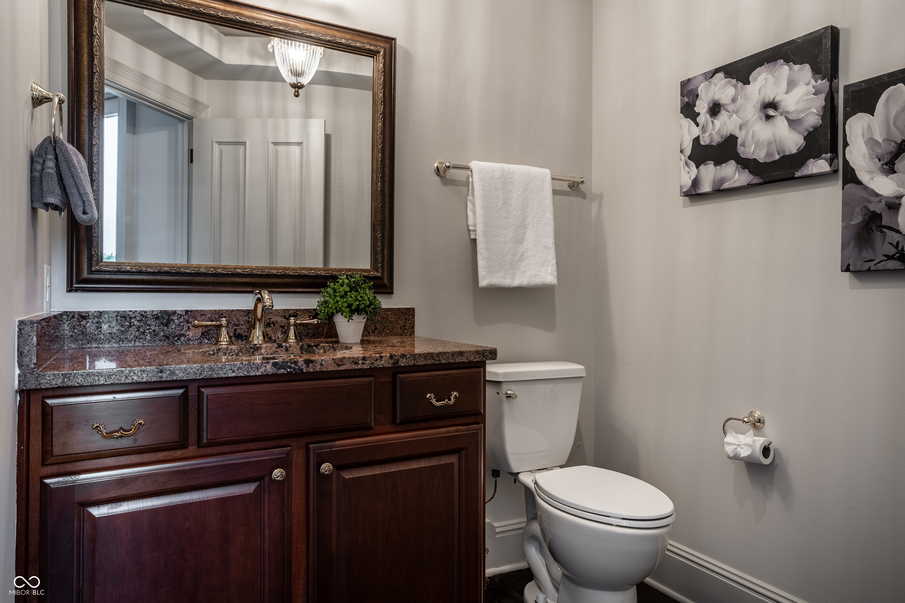 1894 Rhettsbury Street