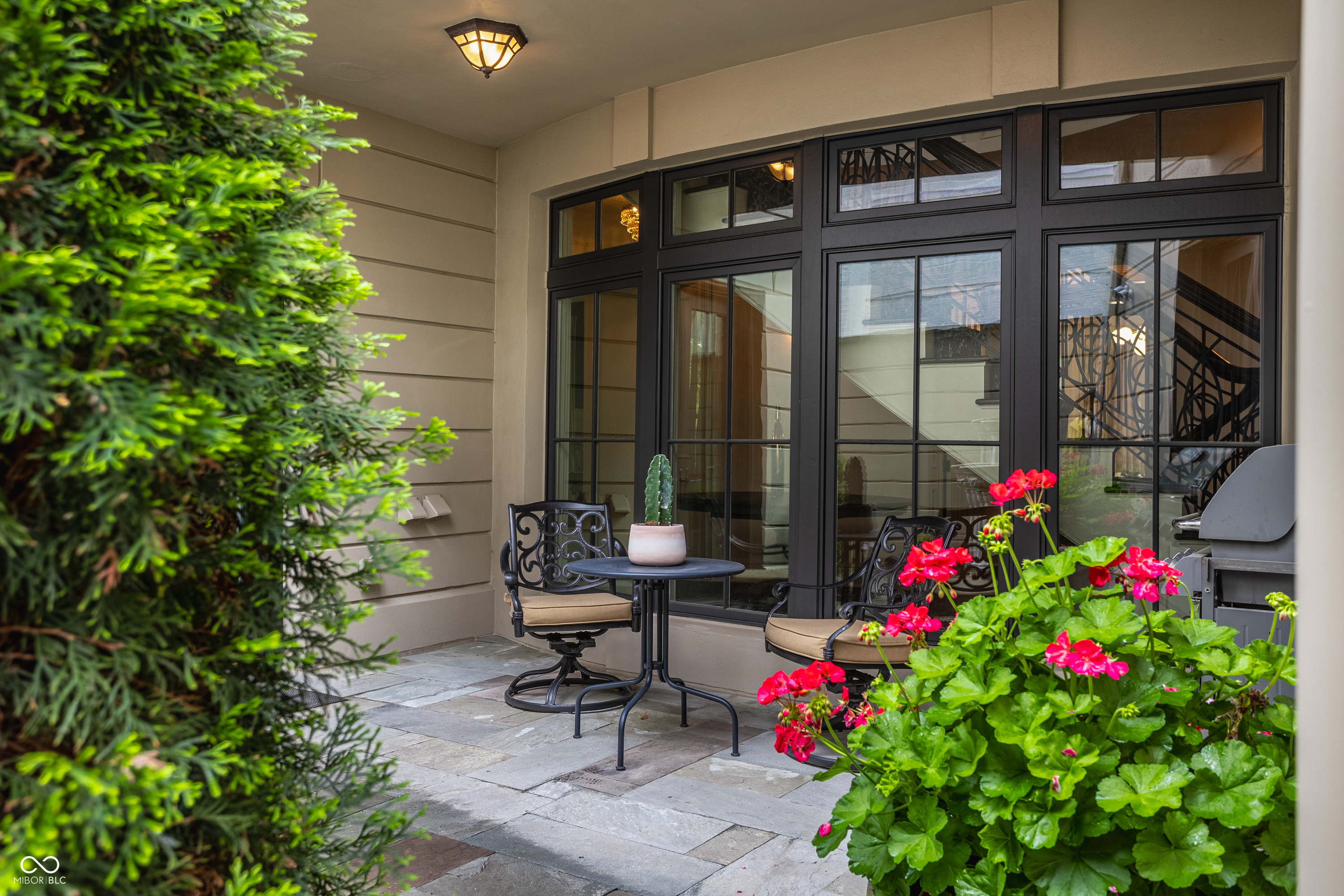 1894 Rhettsbury Street