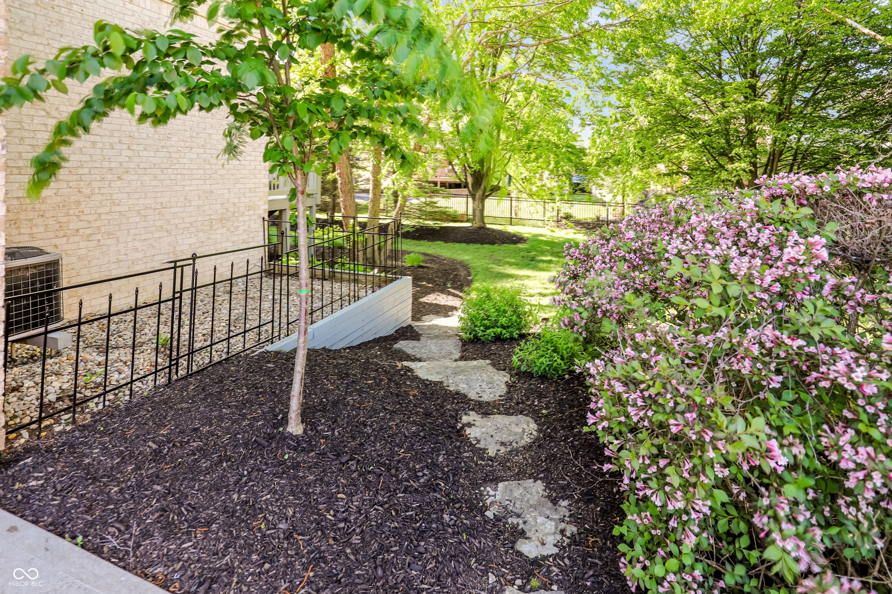 1013 Pine Hill Way